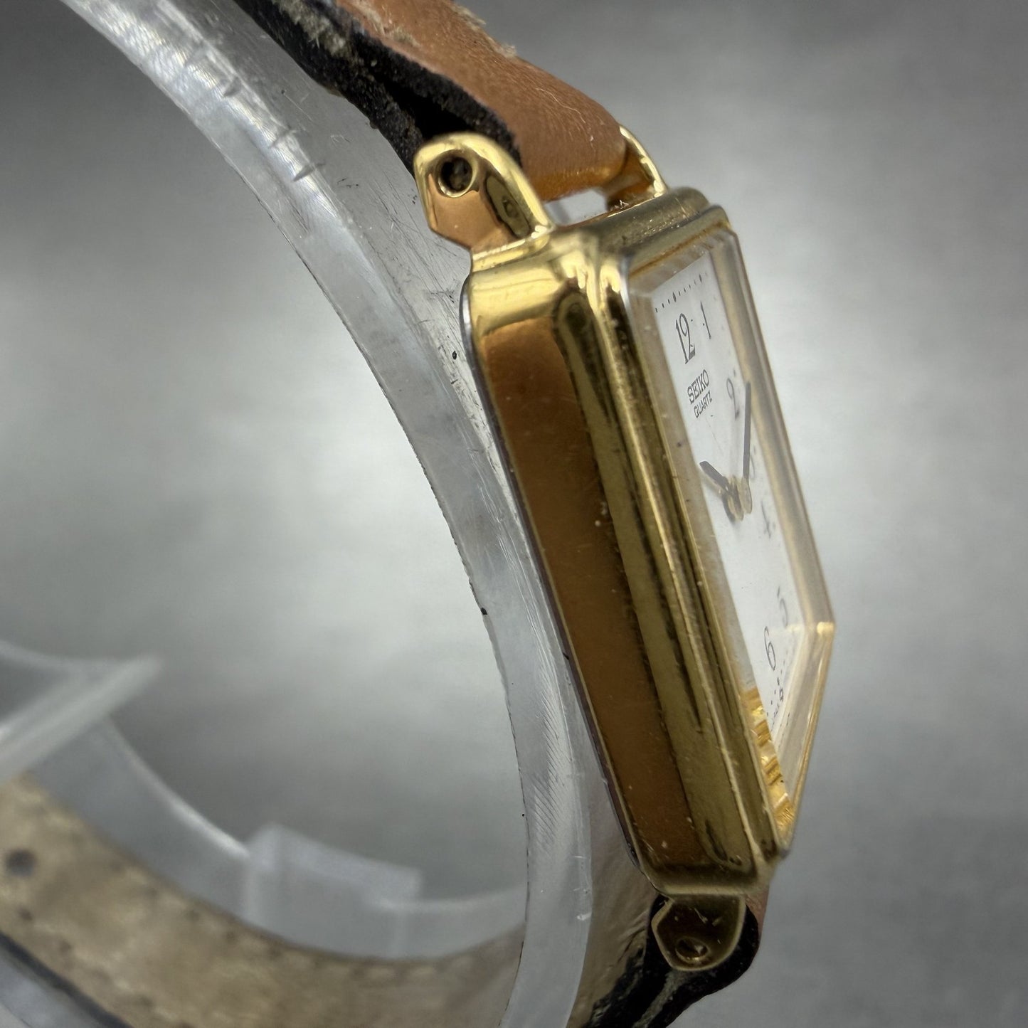 Seiko Tank Watch Women 17mm White Dial Gold Tone Rectangle 1F20-5D40 New Battery3