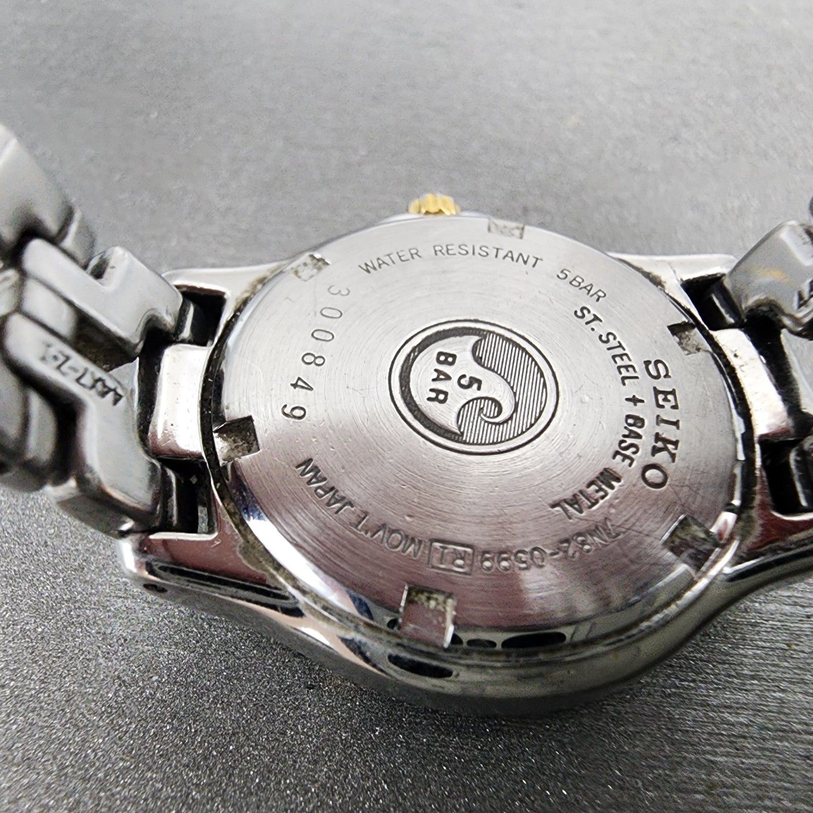 Seiko Watch Women 26mm White Dial Two Tone Date Round 7n820599 New Battery9