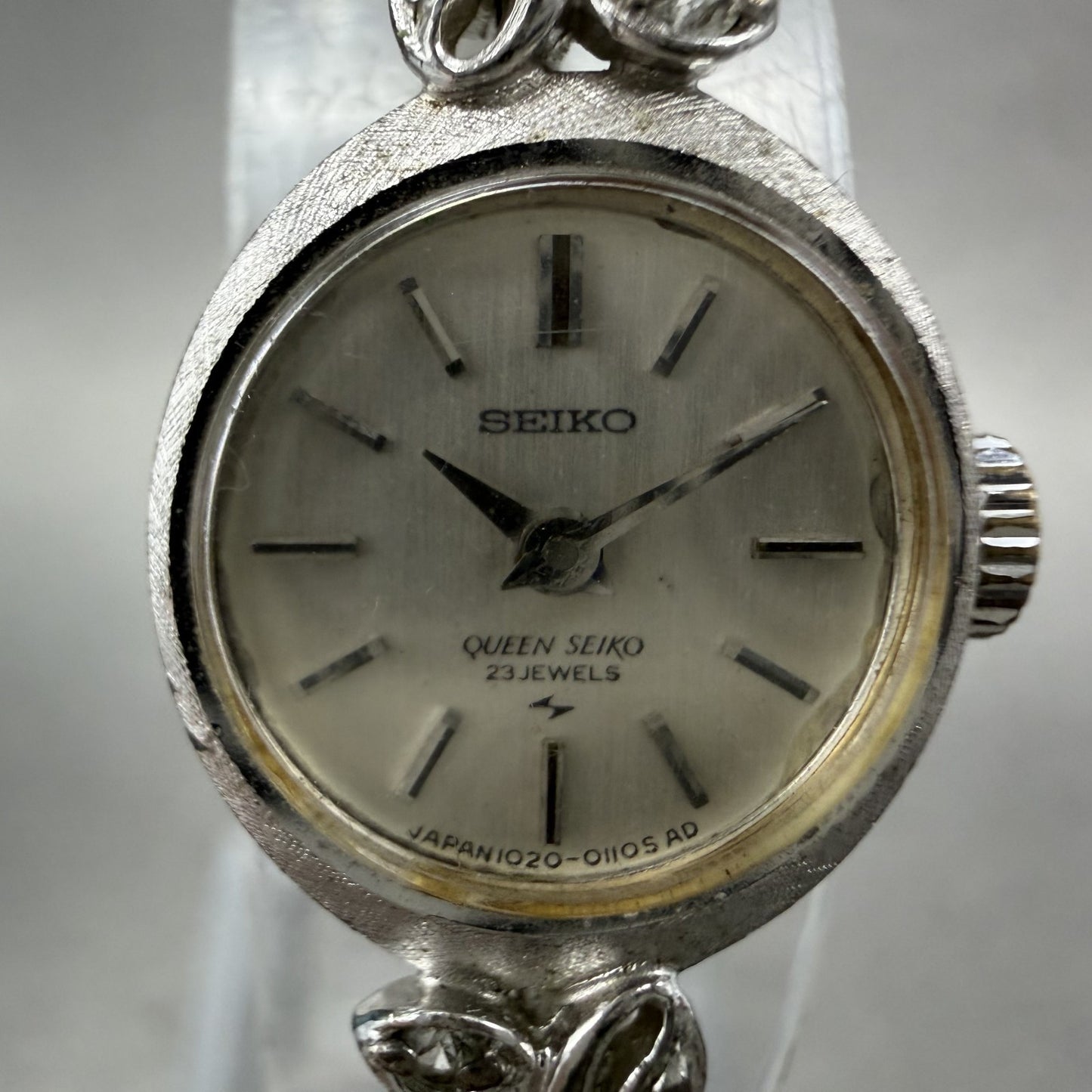 Seiko Queen Seiko Watch Women 16mm Silver Dial Silver Tone Manual 10200040 Runs1