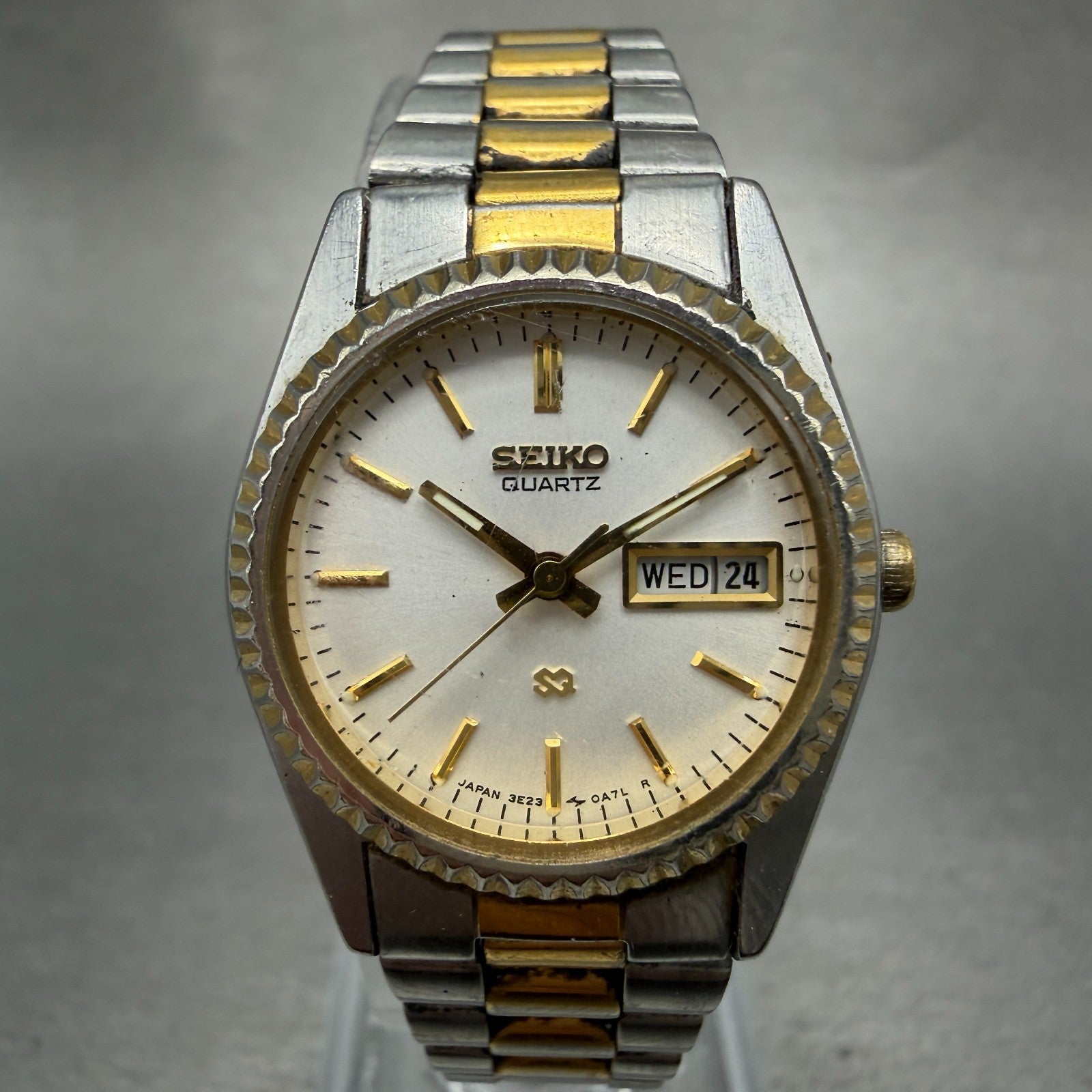 Seiko Watch Women 24mm White Dial Two Tone Daydate Round 3E23-0A69 New Batt HN70