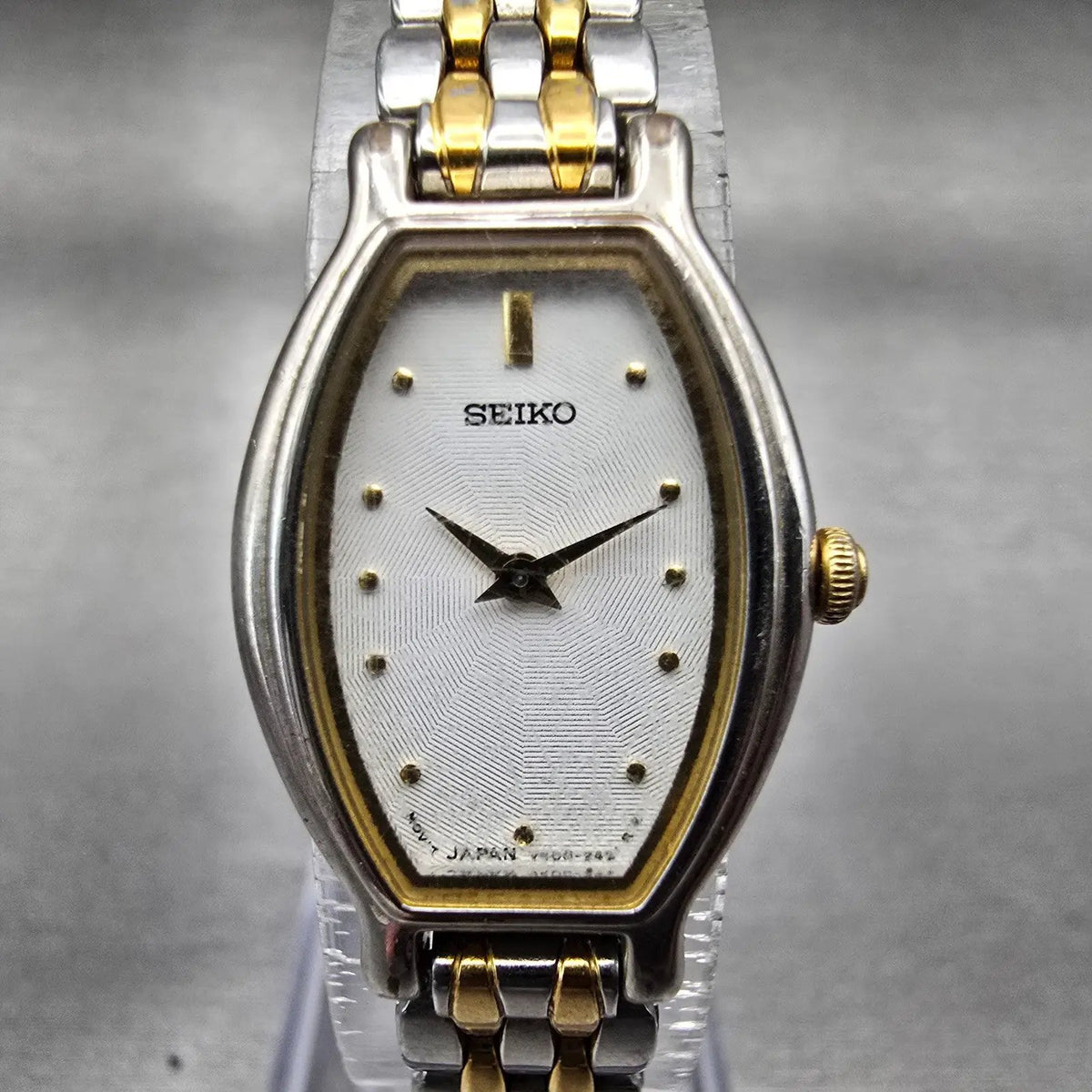 Seiko Watch Women 17mm White Dial Two Tone Oval V400-5789 New Battery Vintage1