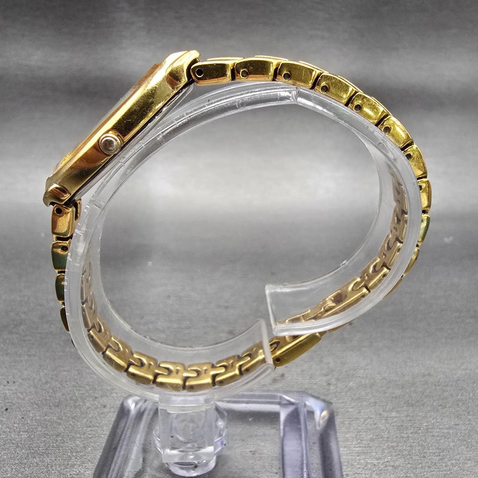 Seiko Watch Women 14mm White Dial Gold Tone Oval 2E20-7489 New Battery Vintage6