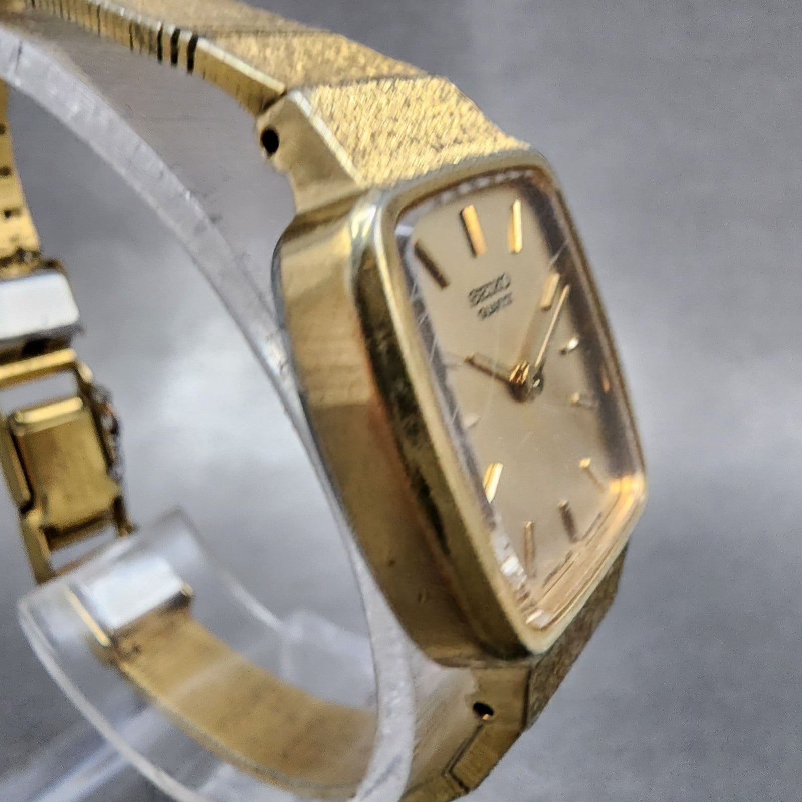 Seiko Tank Watch Women 18mm Gold Dial Gold Tone Rectangle 23205229 New Battery3