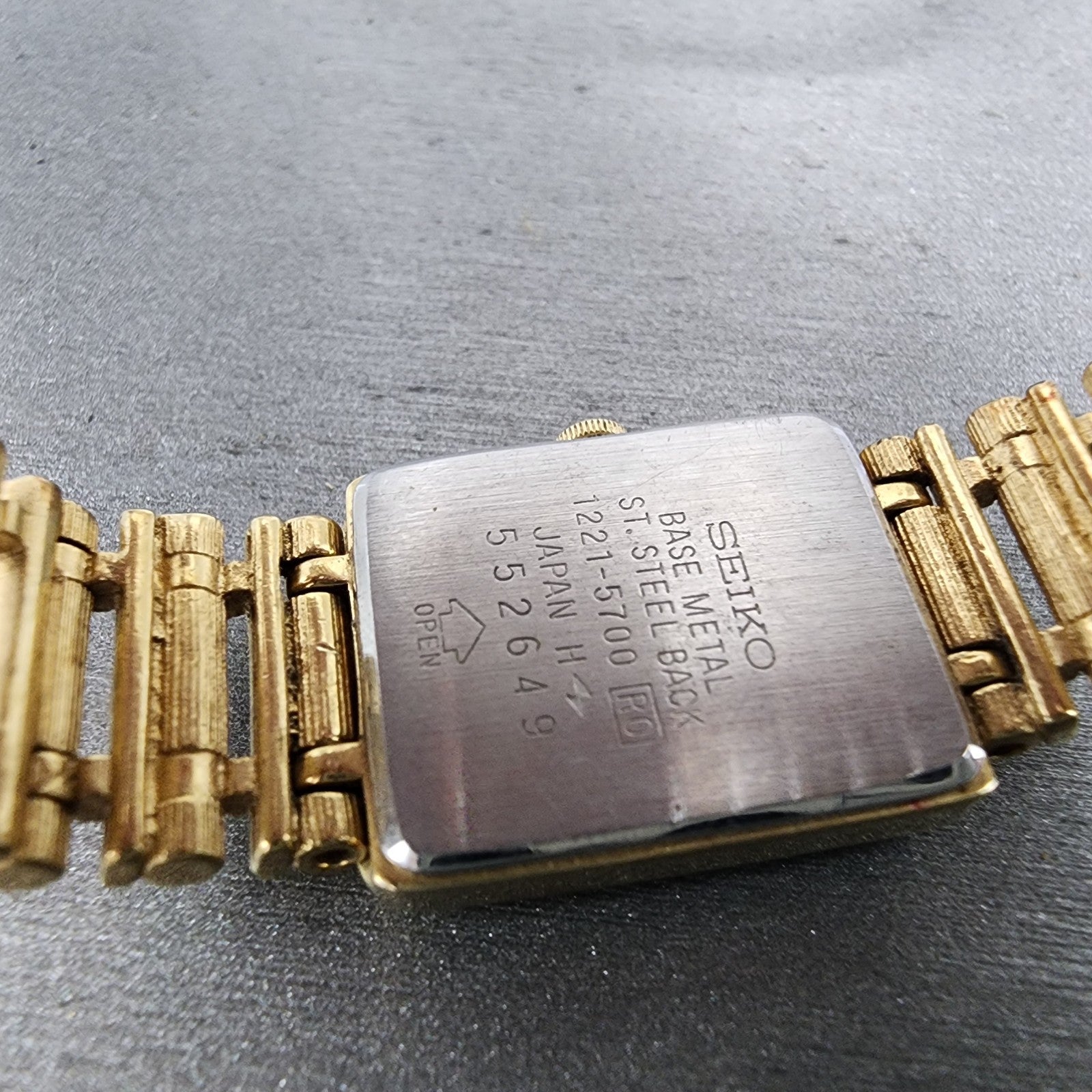 Seiko Tank Watch Women 17mm Champagne Dial Gold Tone 12215700 New Battery9