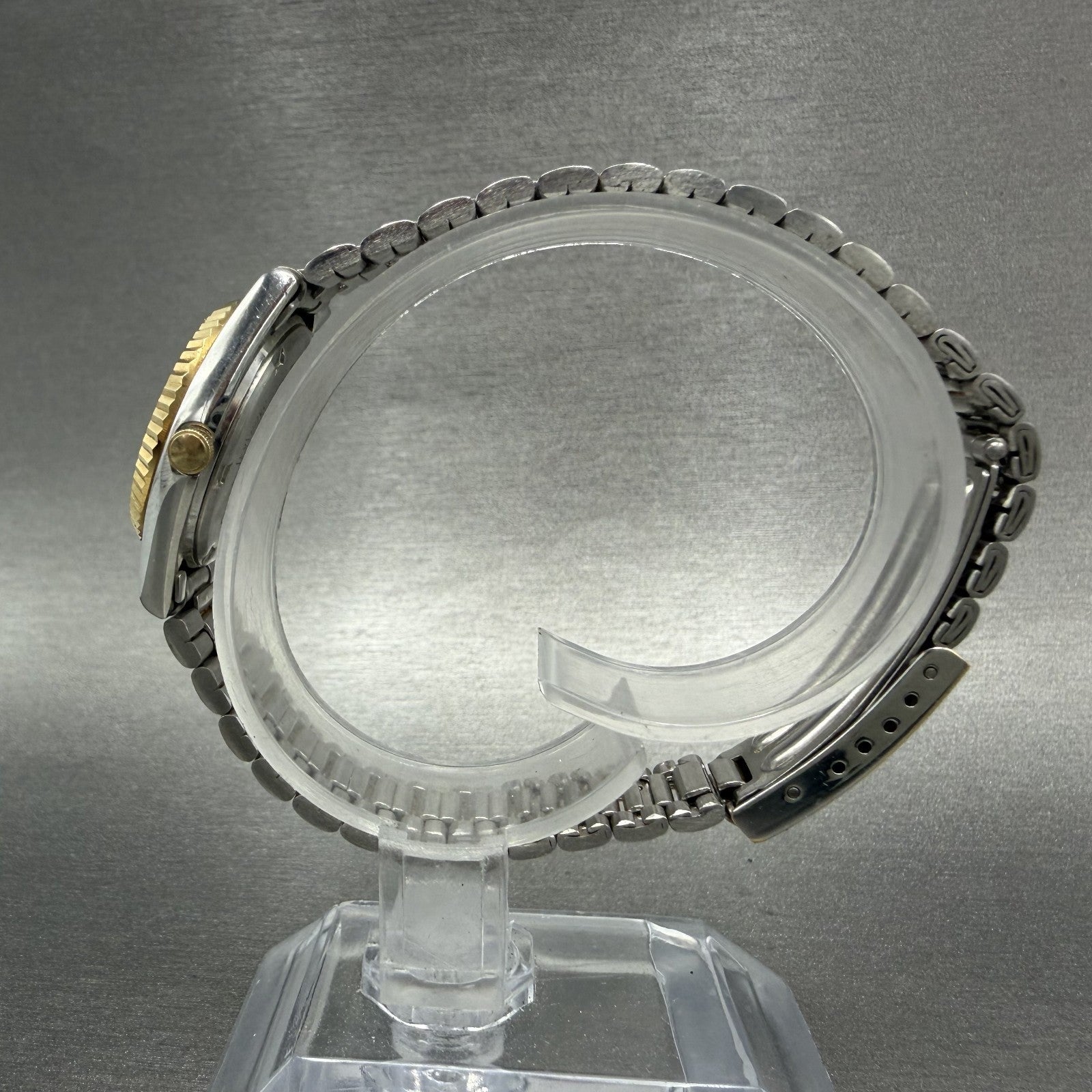 Seiko SQ Watch Women 24mm Gold Dial Two Tone Daydate Round 3E23-0A60 New Batt ST6