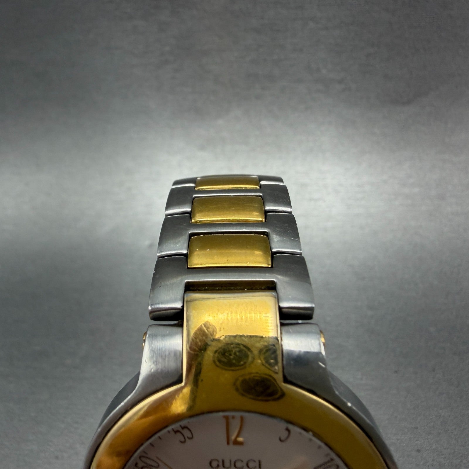 Gucci 8900M Watch Men 35mm Silver Dial Two Tone Date Round New Battery Vintage4