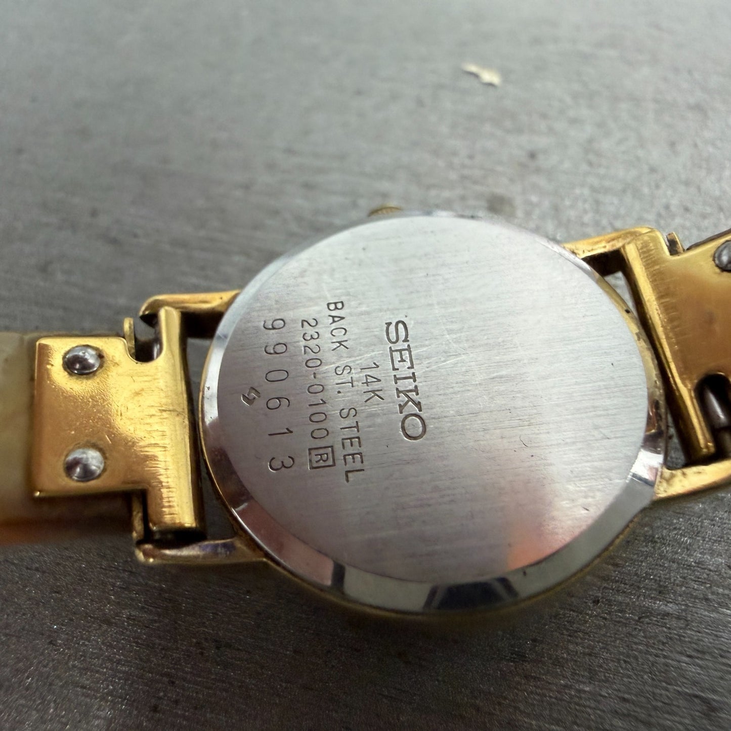 Seiko Watch Women 22mm Champagne Dial Gold Tone Round 2320-0100 New Battery9