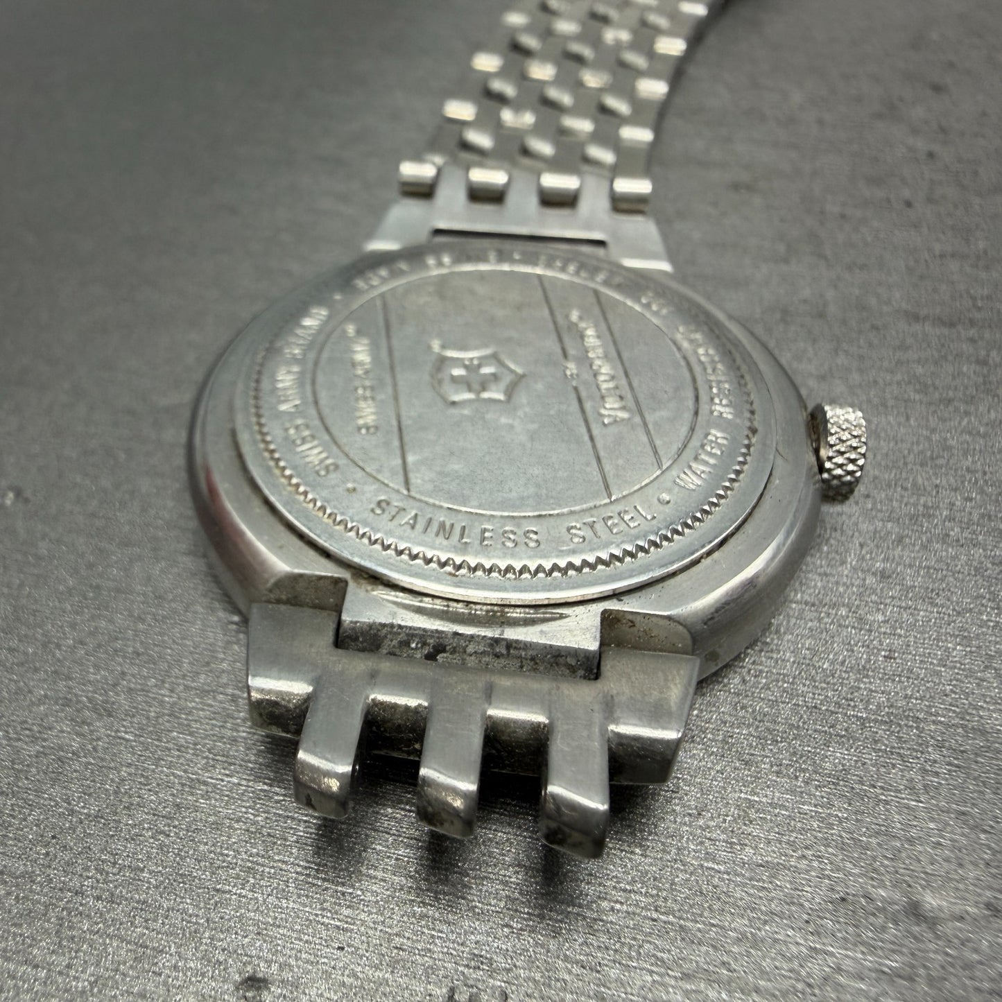 Victorinox Swiss Army Calvary Watch Men 39mm White Dial Silver Tone Date PARTS R20