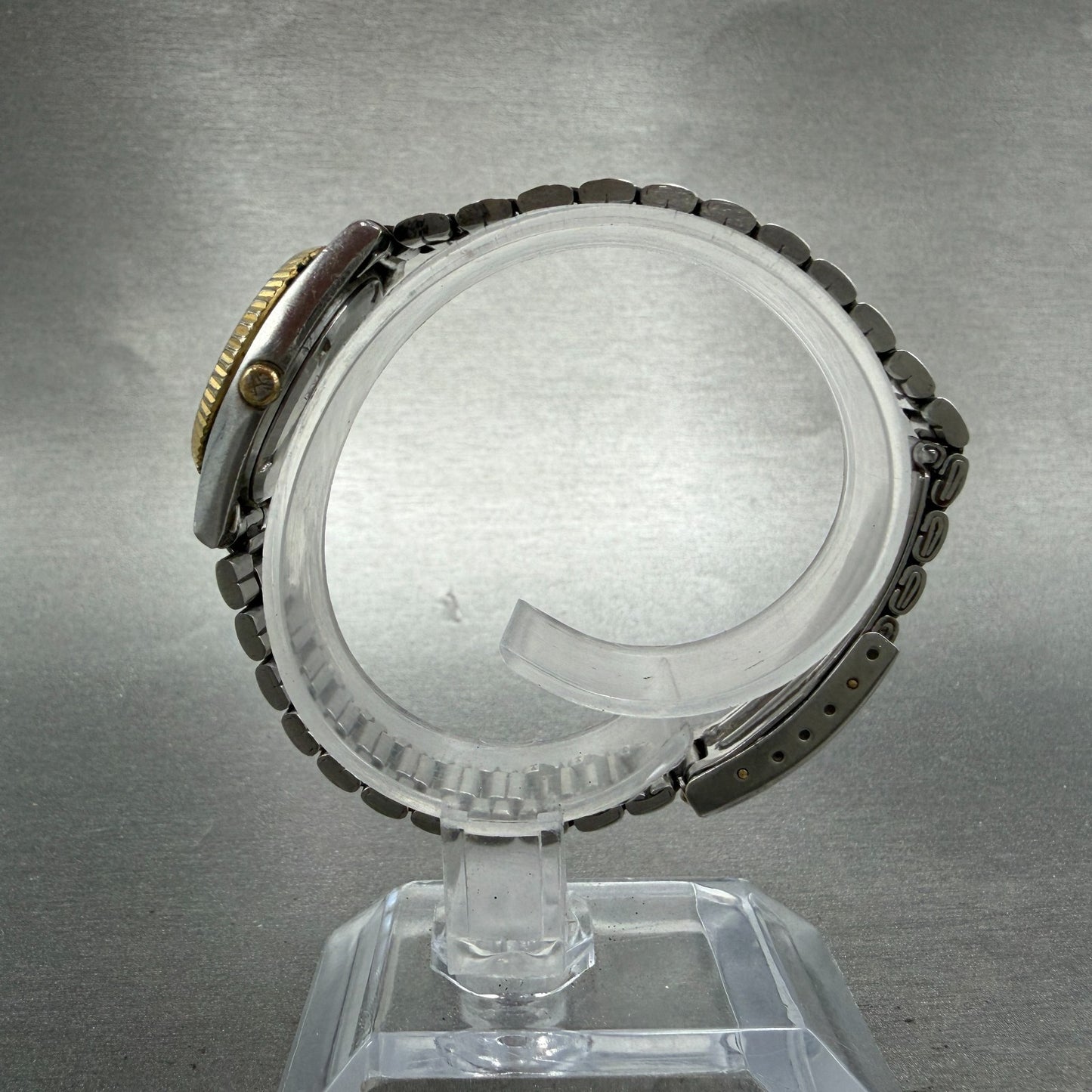 Seiko Watch Women 24mm White Dial Two Tone Daydate Round 3E23-0A69 New Batt HN76