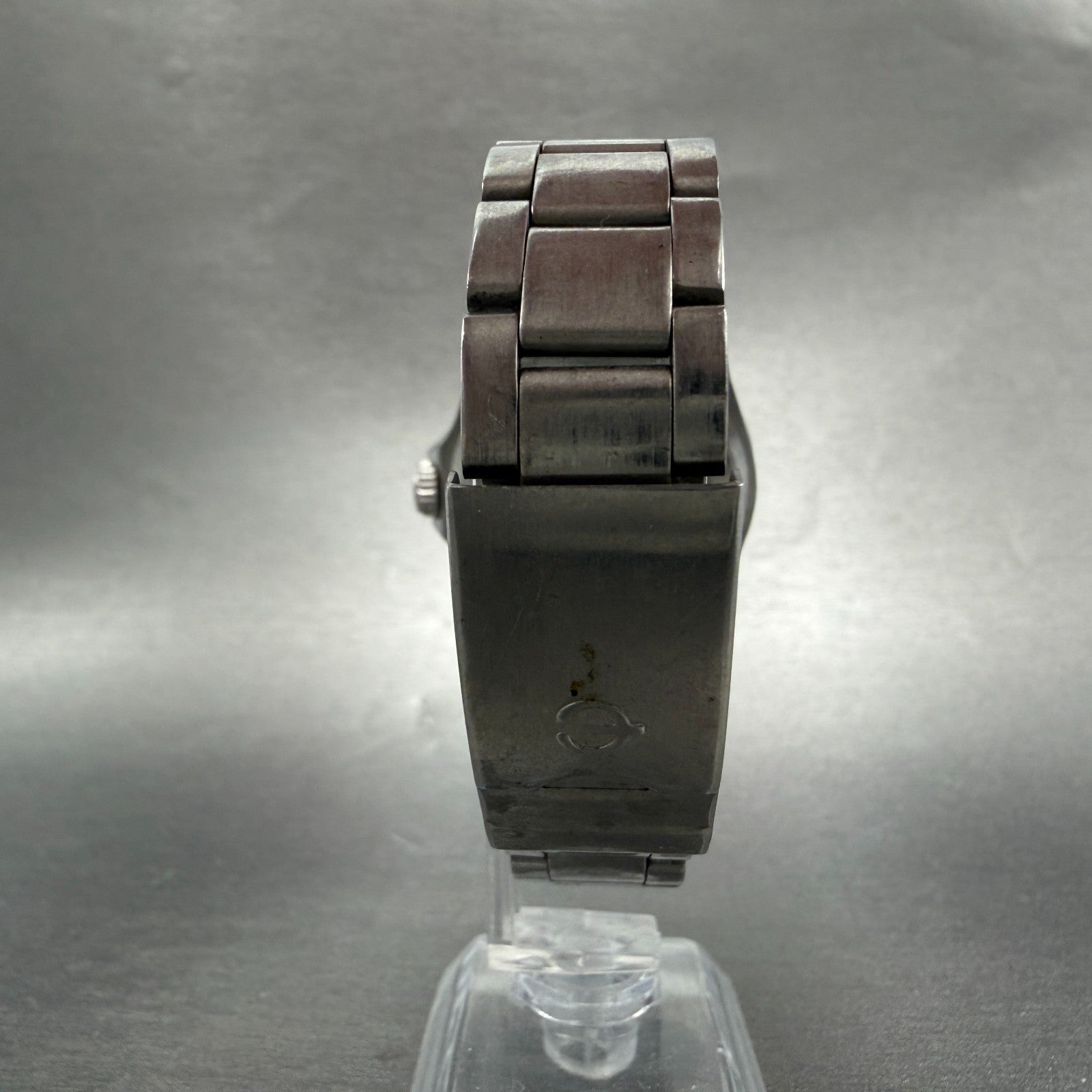 Elgin Treasure Dive Watch Men 39mm Black Dial Silver Date Round New Batt FK-2727