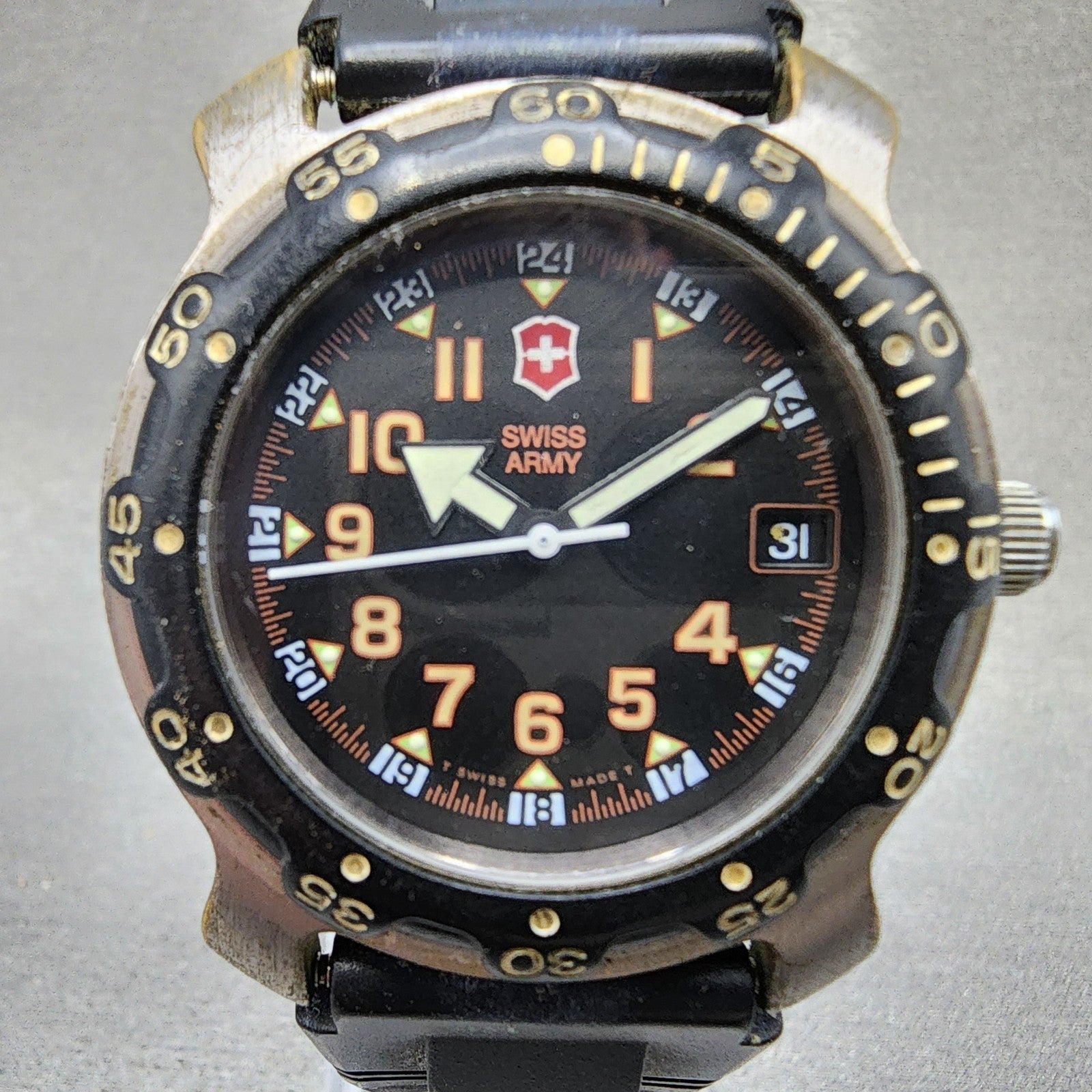 Victorinox Swiss Army Sportline Dive Watch Men 37mm Black Dial Silver Tone PARTS2