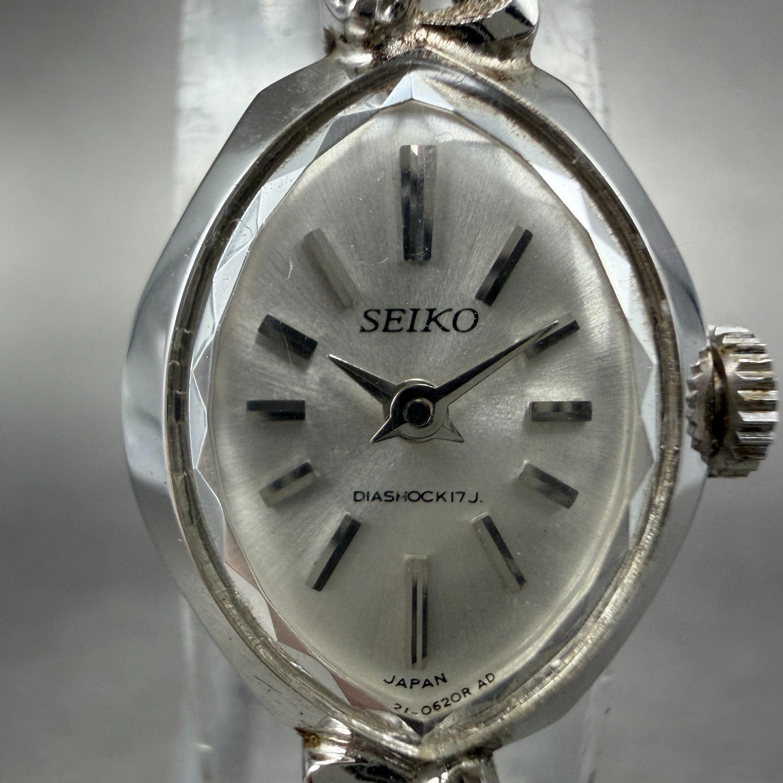 Seiko Watch Women 17mm Silver Dial Silver Tone Manual Oval Vinatge 21-7440 Runs1