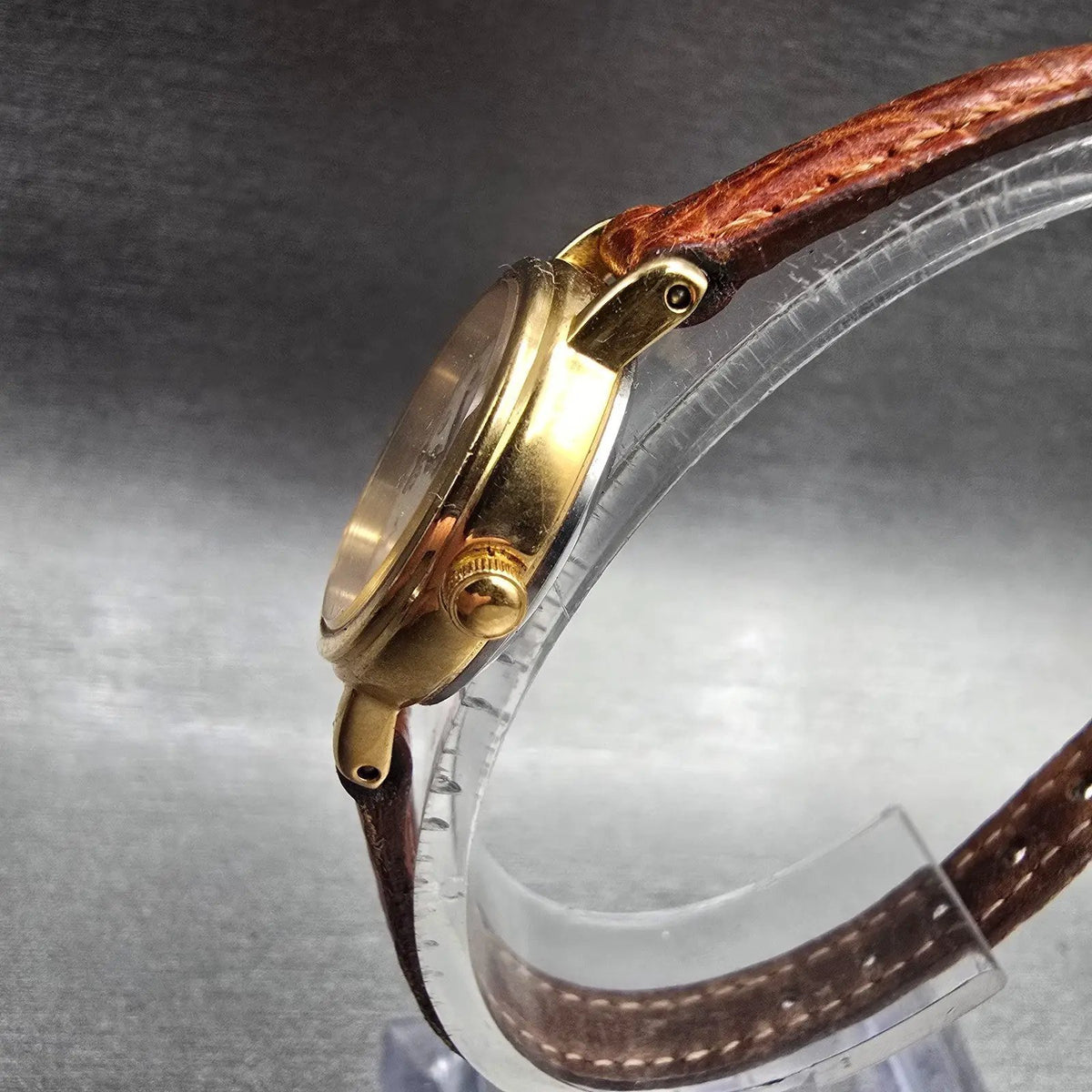 Seiko Watch Women 22mm Ivory Dial Gold Tone Round 1N01-0K40 New Battery VTG JP2