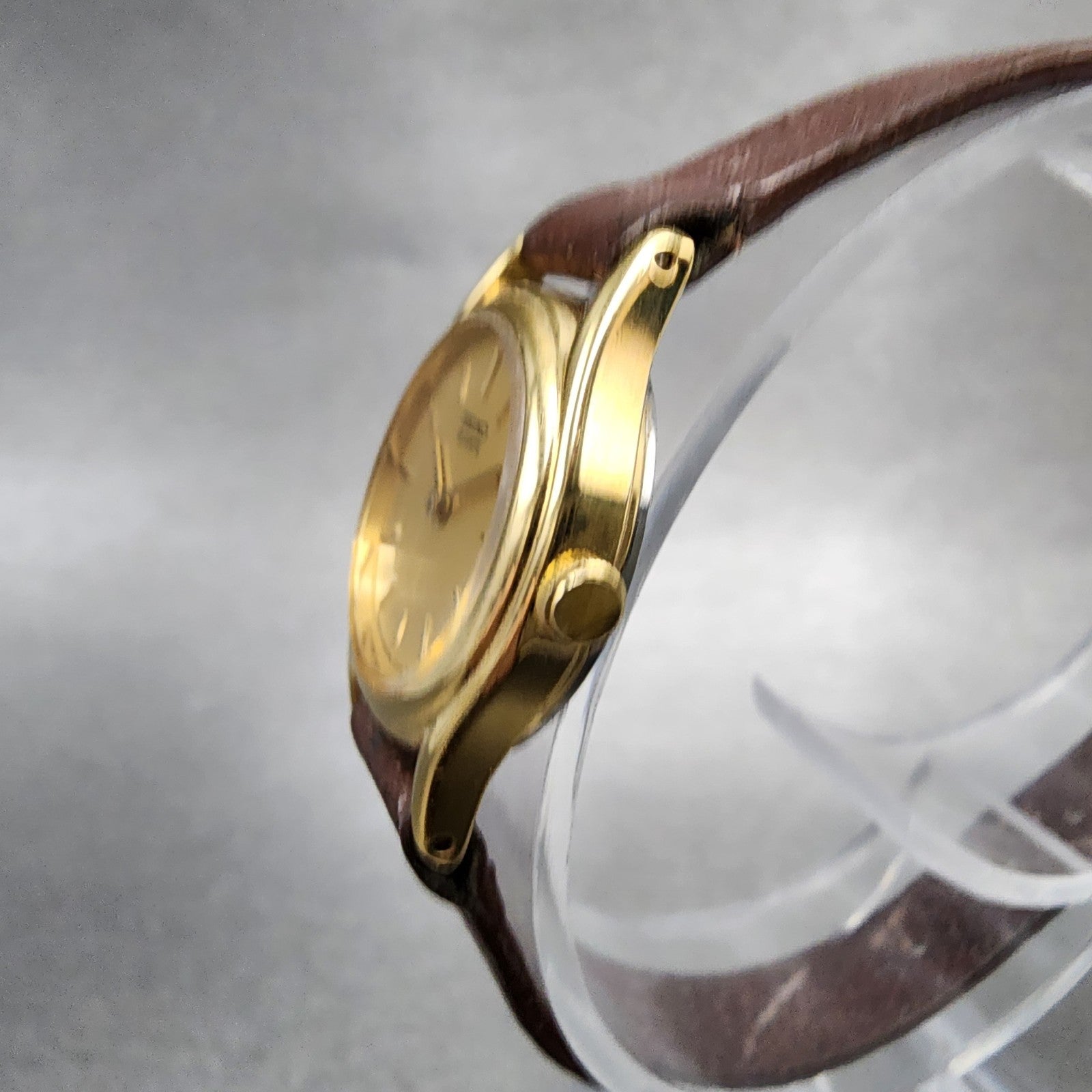 Seiko watch Women 19mm Champagne Dial Gold Tone Round 2p200089 New Battery2