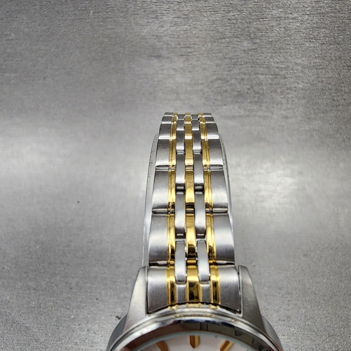 Seiko Watch Women 29mm White Dial Two Tone Date Round 6n2200a0 New Battery4