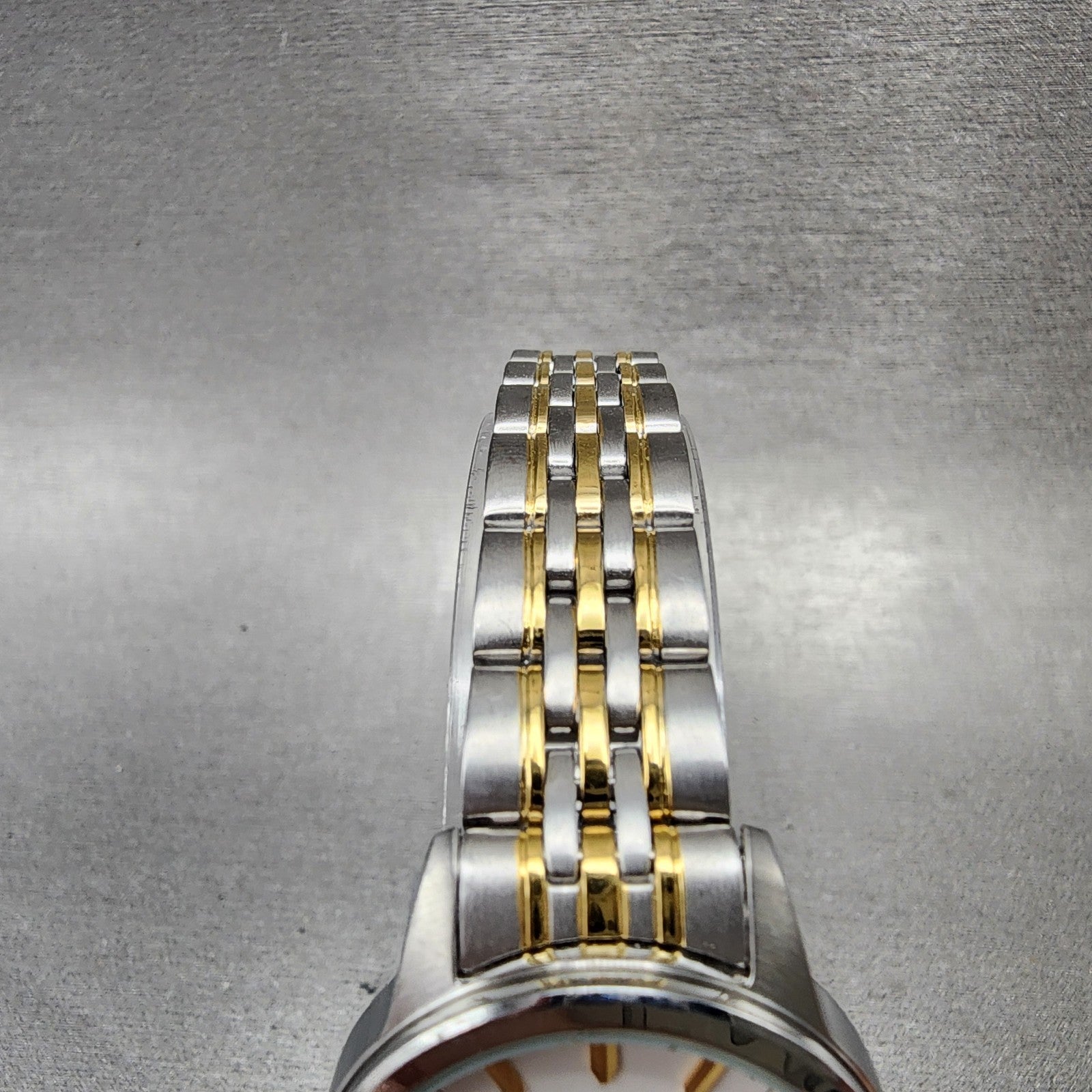 Seiko Watch Women 29mm White Dial Two Tone Date Round 6n2200a0 New Battery4