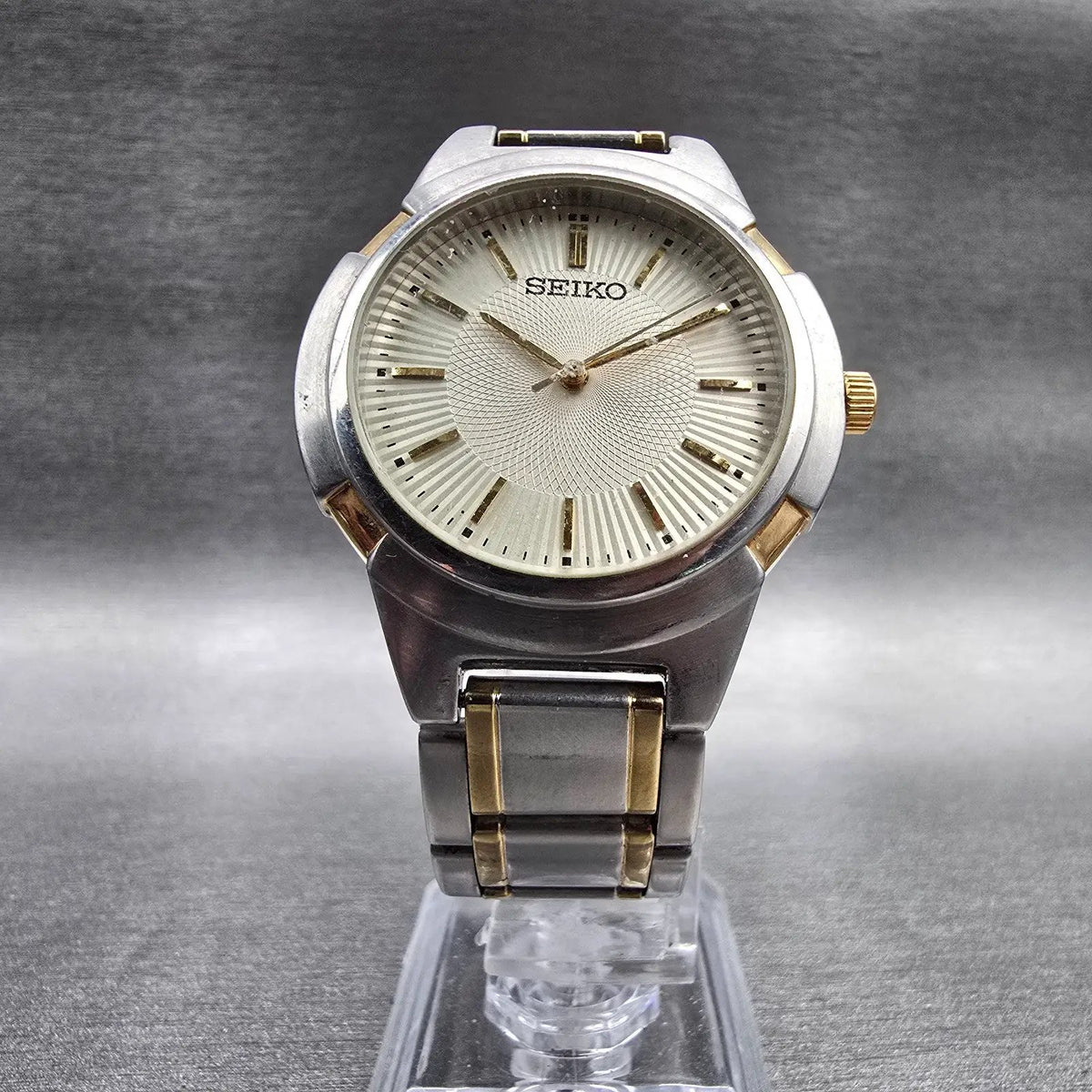 Seiko Watch Men 35mm Champagne Dial Two Tone Round V701-2K80 New Battery Vintage5