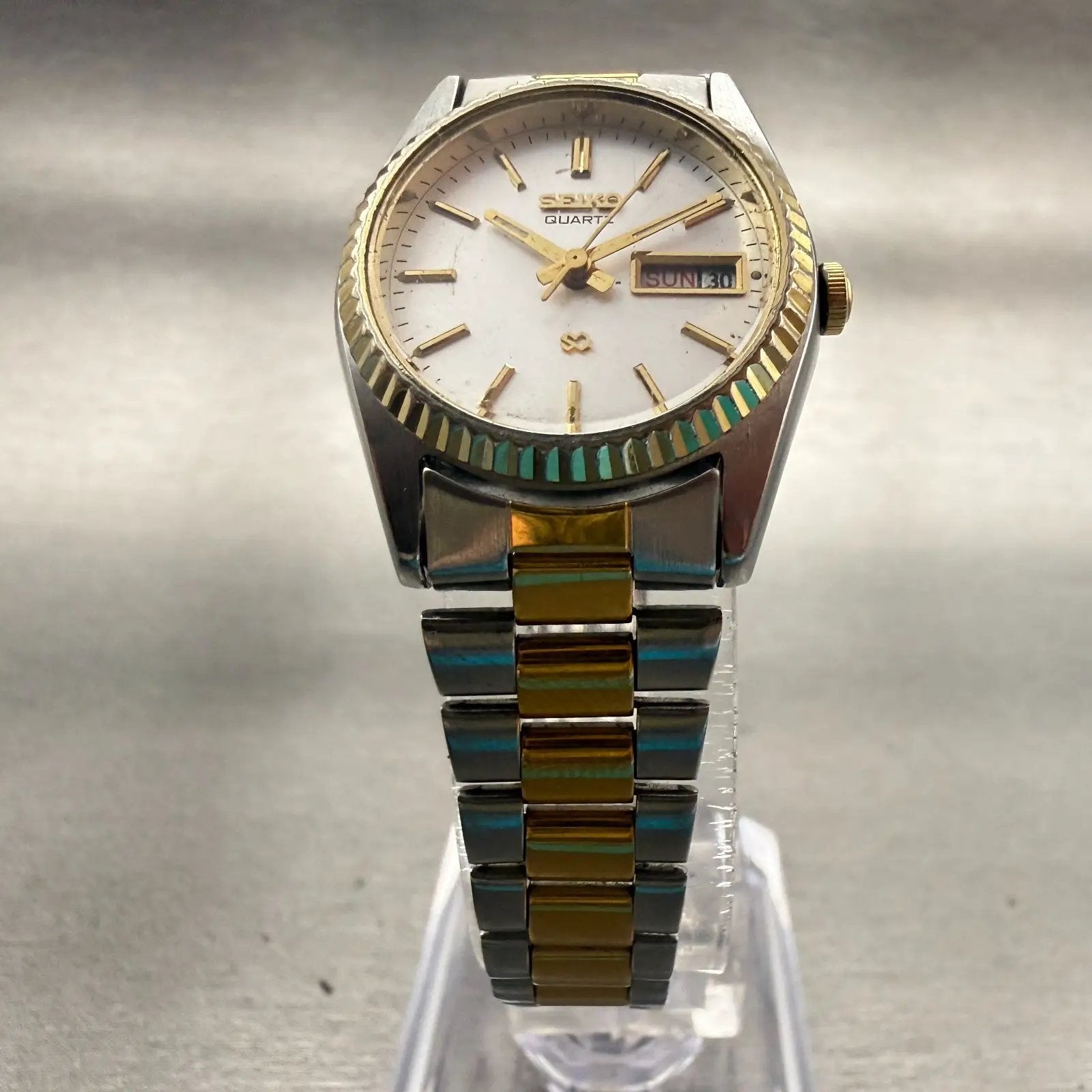Seiko SQ Watch Women 24mm Silver Dial Two Tone Daydate Round 3E23-0A69 New Batt5