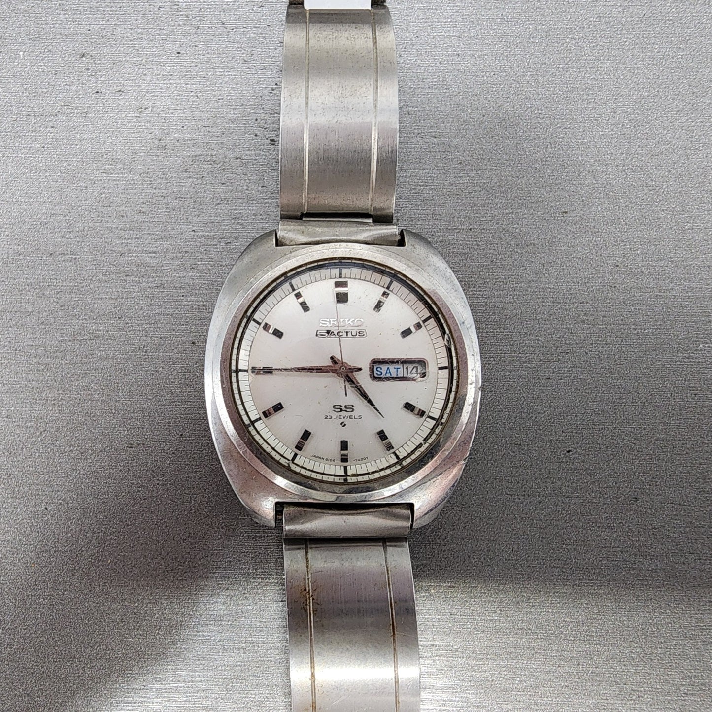 Seiko 5Actus Watch Men 39mm Silver Dial Silver Tone Daydate 61067420 PARTS0