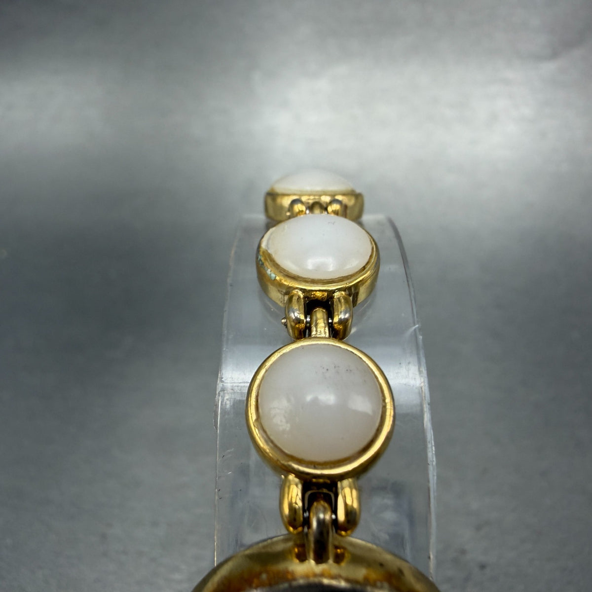 Seiko Alba Watch Women 20mm White Dial Gold Tone Round Y588-0120 New Battery4