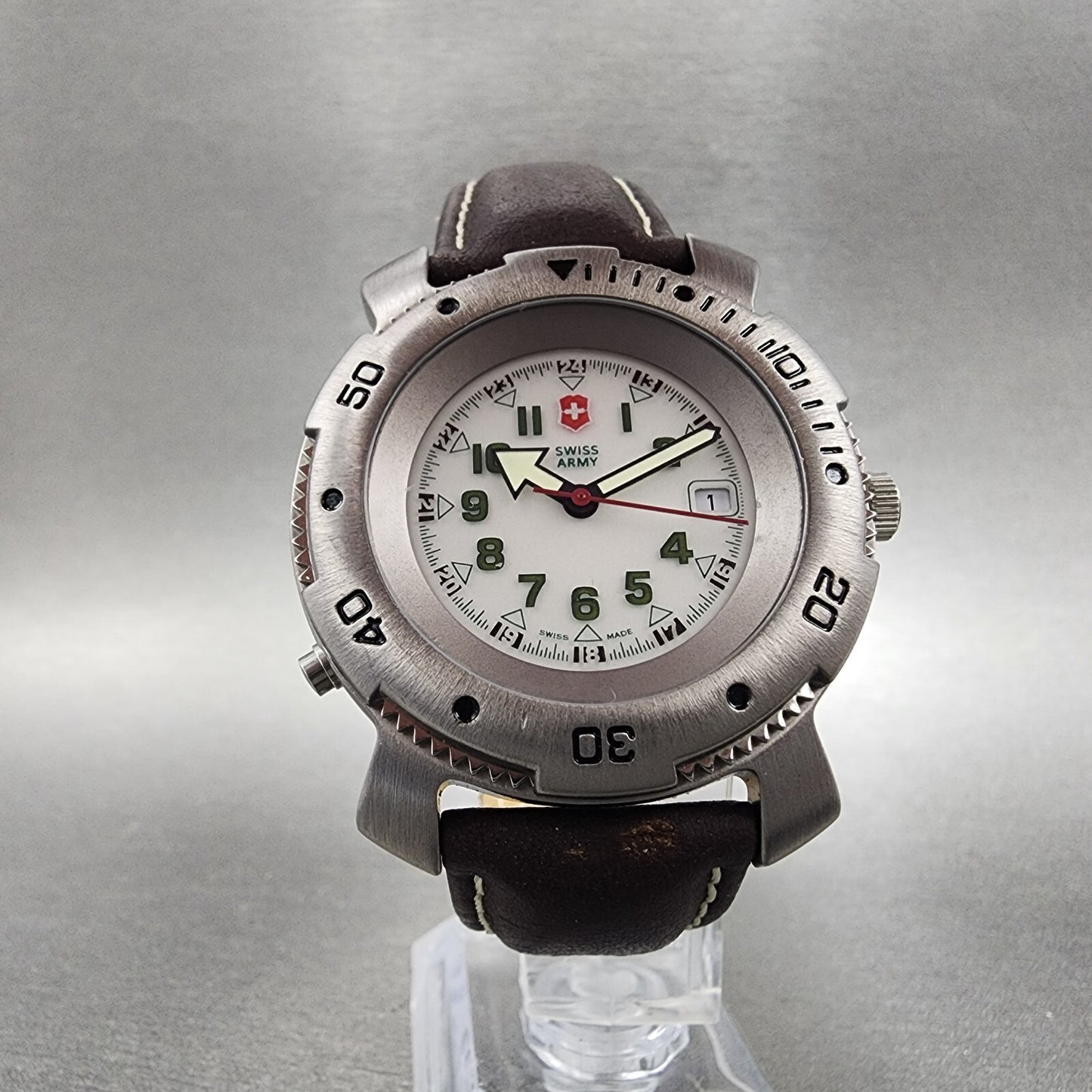 Victorinox Swiss Army Sportline Watch Men 37mm Gray Dial Silver Tone Date NewBat5