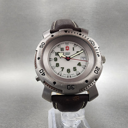 Victorinox Swiss Army Sportline Watch Men 37mm Gray Dial Silver Tone Date NewBat5