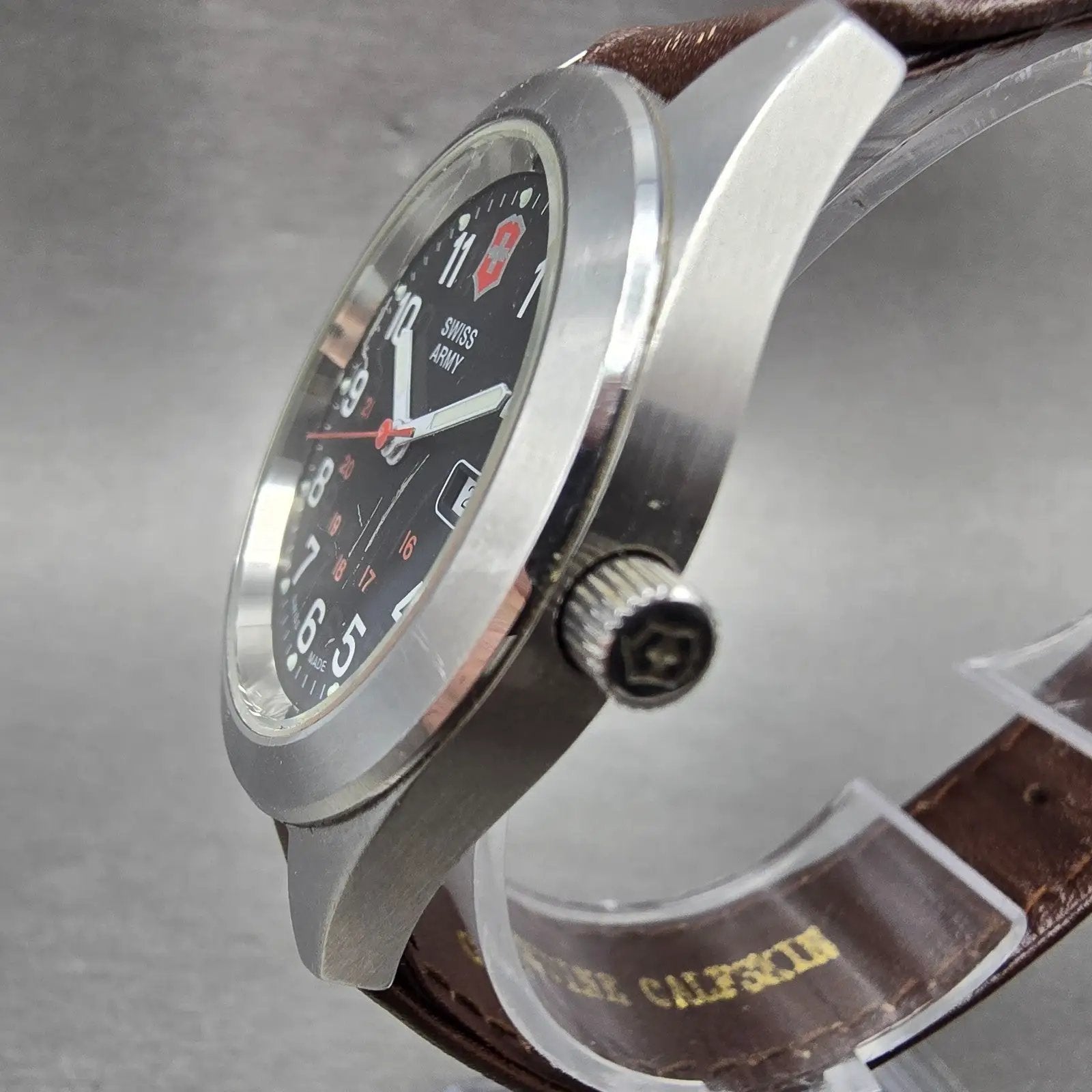 Victorinox Swiss Army Garrison Watch Women 34mm Black Dial Steel Date New Batt N2