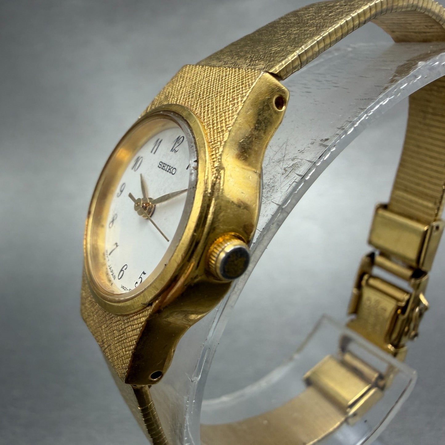 Seiko Watch Women 19mm White Dial Gold Tone Round V401-1810 New Battery Vintage2