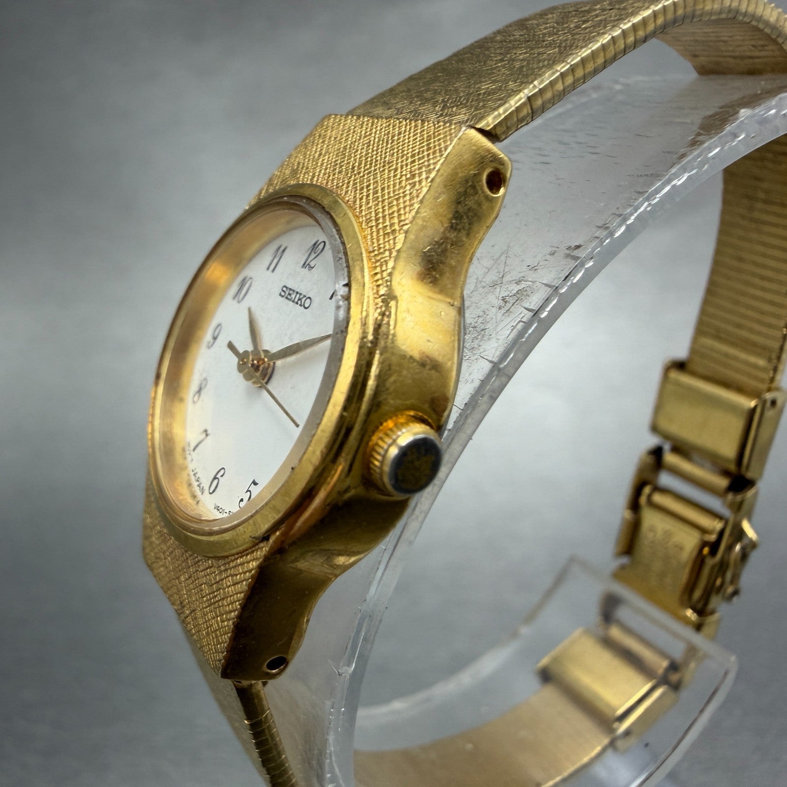 Seiko Watch Women 19mm White Dial Gold Tone Round V401-1810 New Battery Vintage2