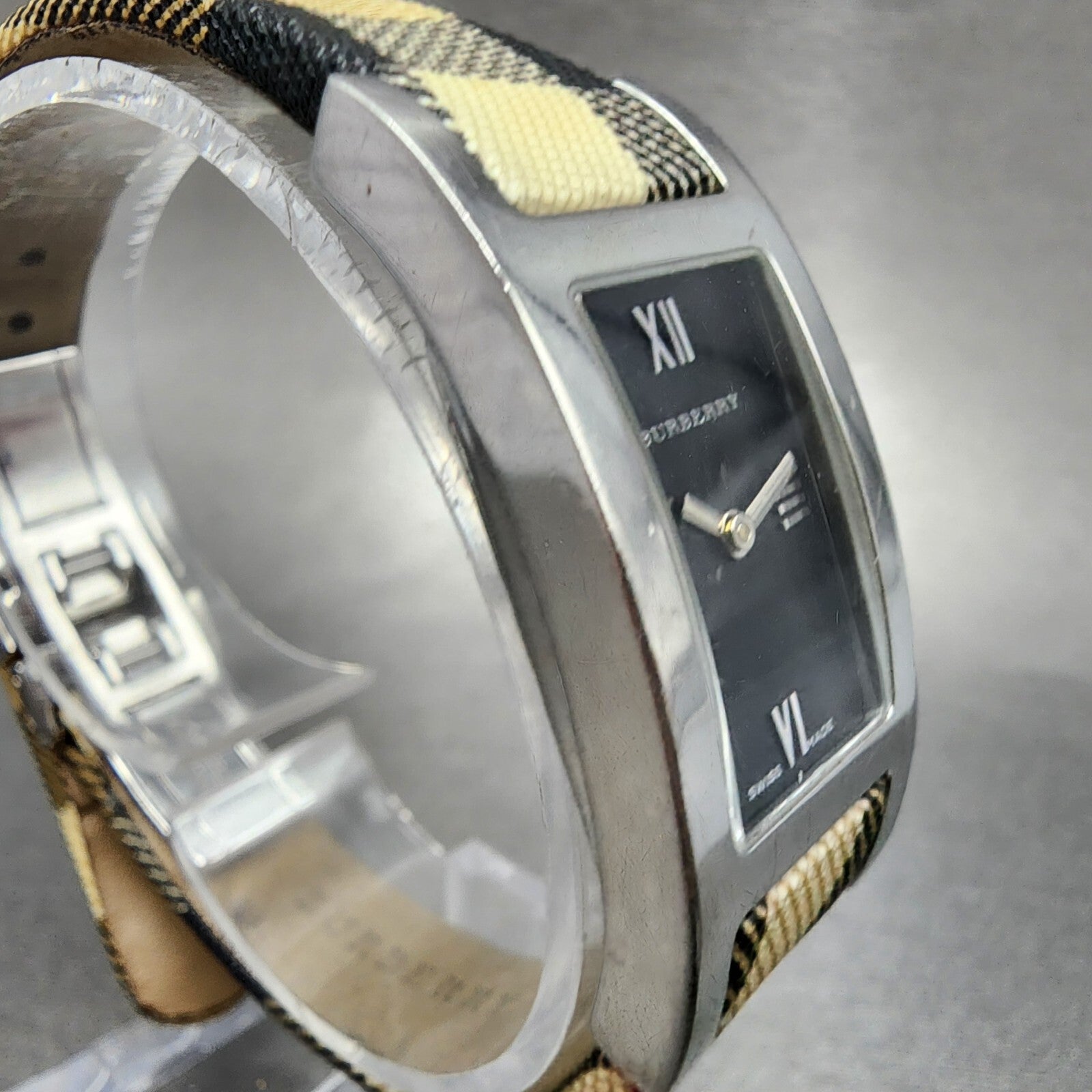 Burberry Heritage Tank Watch Women 18mm Black Dial Steel New Battery BROKEN BAND3