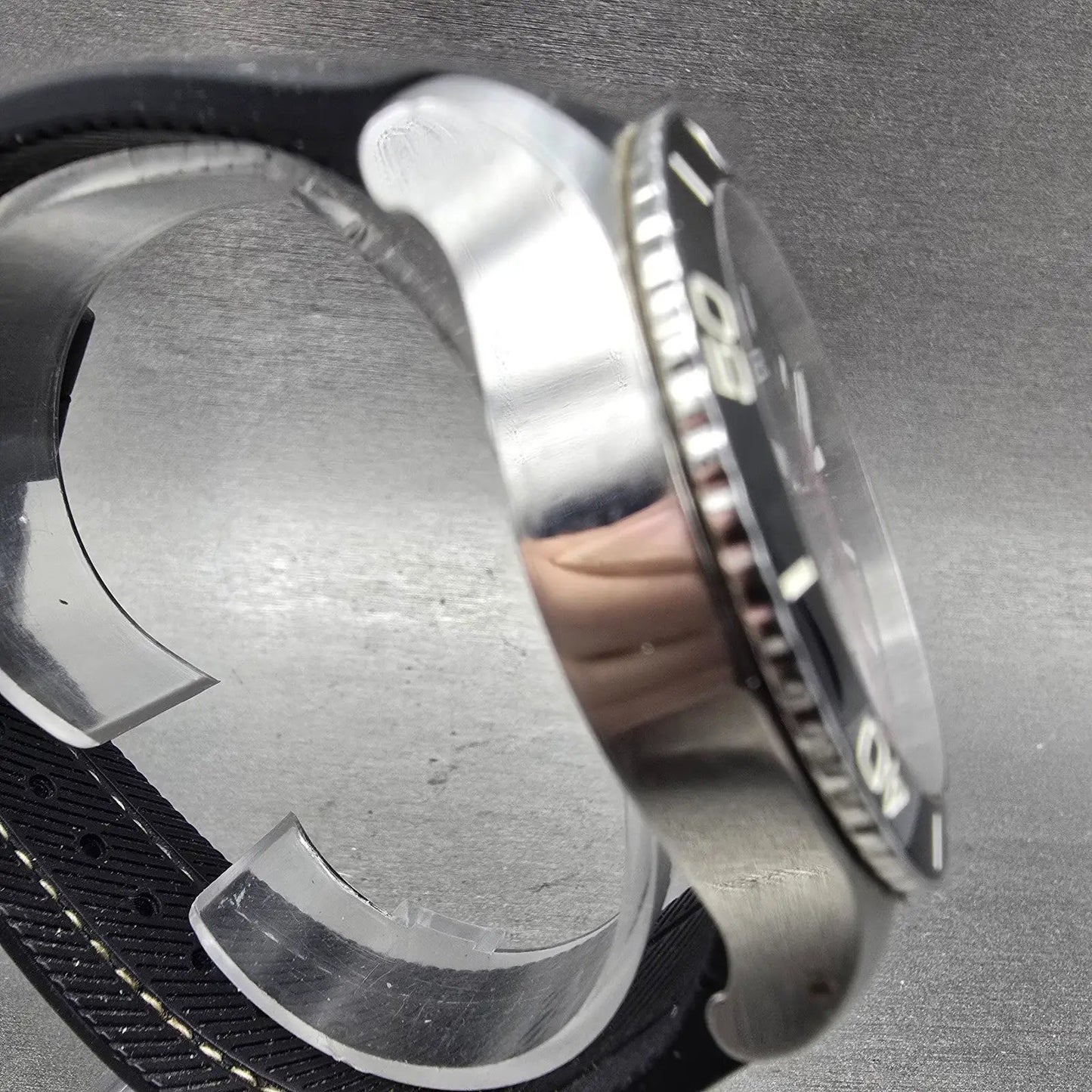 Wenger Dive Watch Men 43mm Black Dial Silver Tone Date 0641.10 New Battery3