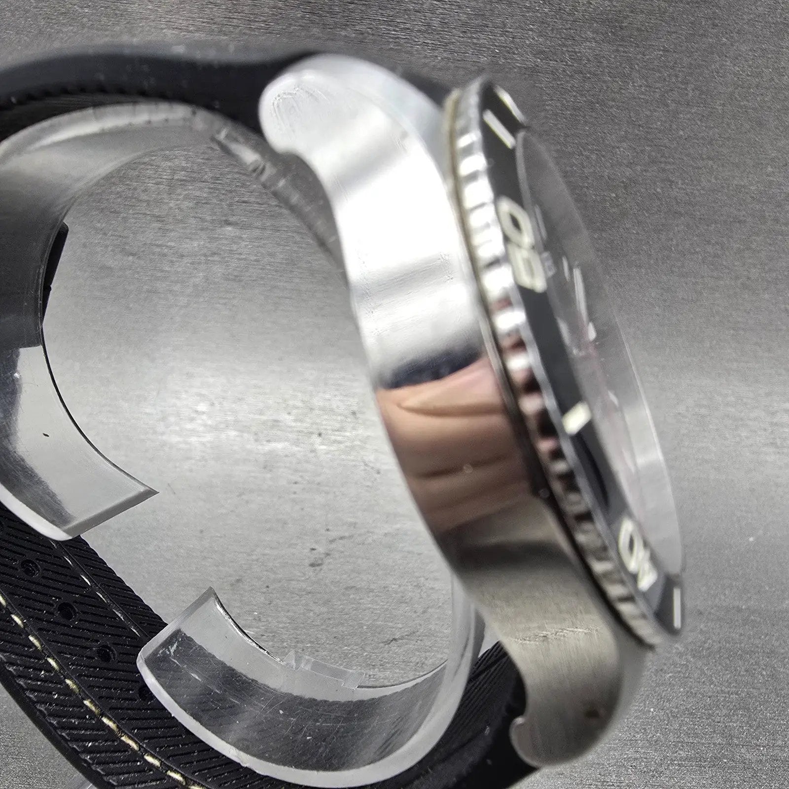 Wenger Dive Watch Men 43mm Black Dial Silver Tone Date 0641.10 New Battery3