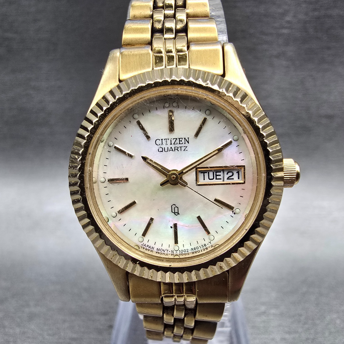 Citizen CQ Watch Women 25mm MOP Dial Gold Tone Daydate 1012-R15101 New Battery 60
