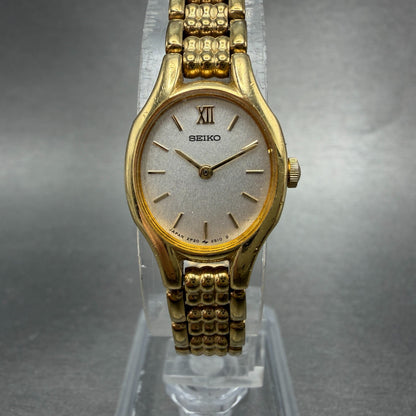 Seiko Watch Women 17mm Silver Dial Gold Ton Oval 2P20-6230 New Battery Vinatge0