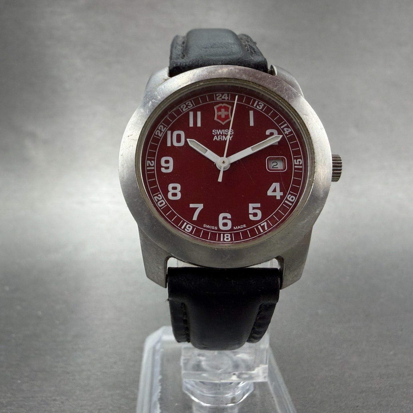Victorinox Swiss Army Field Watch Women 30mm Red Dial Steel Date Round New Batt5