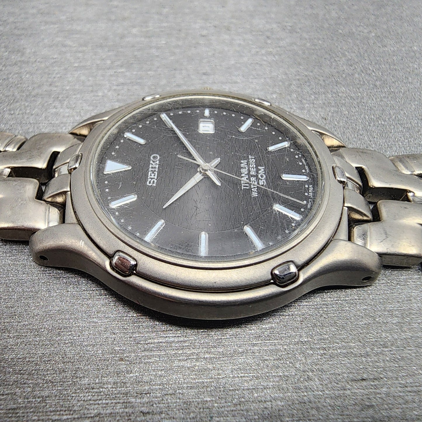 Seiko Titanium Watch Men 35mm Black Dial Gray Tone Date 7n320069 BROKEN BAND4