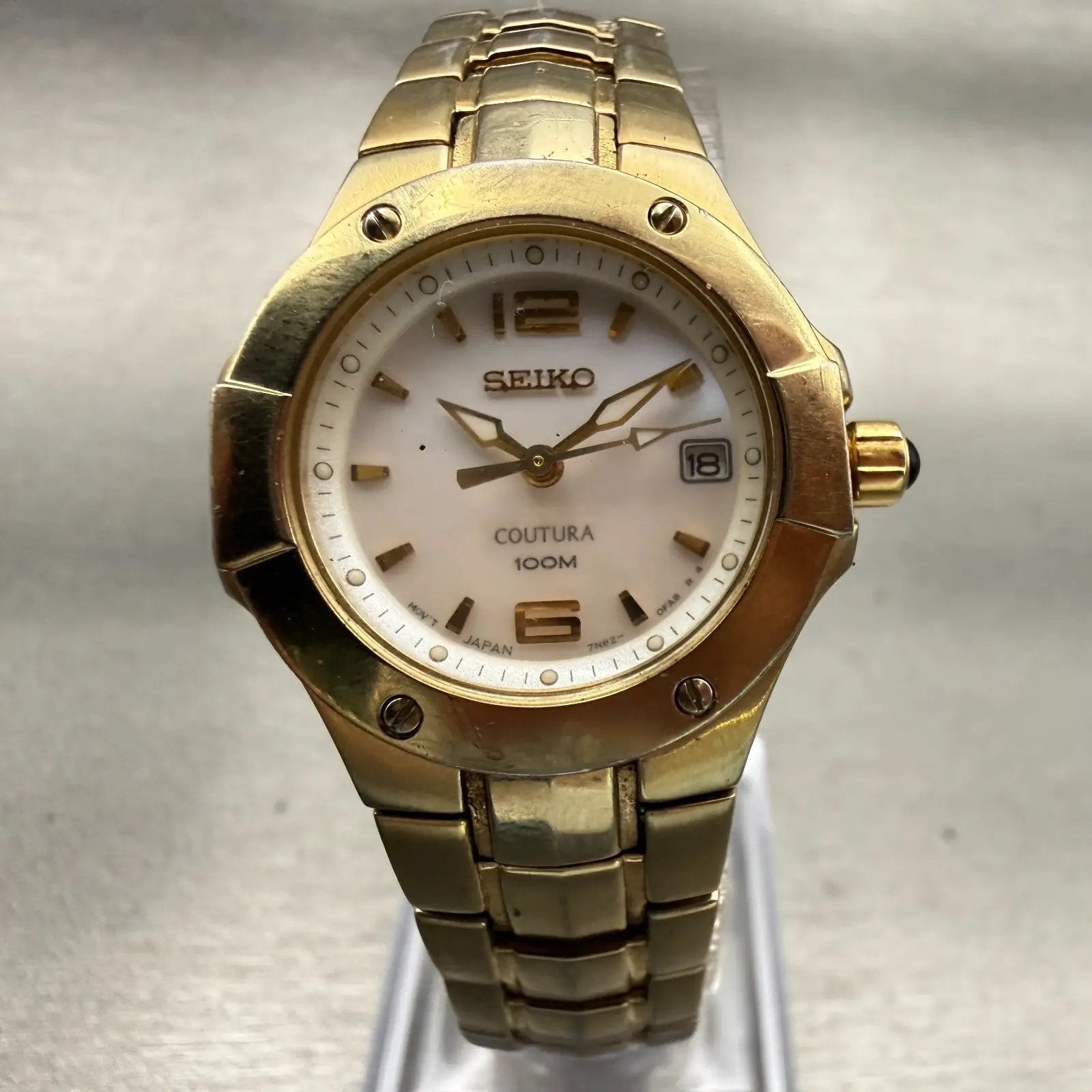 Seiko Coutura Watch Women 26mm MOP Dial Gold Tone Date Round 7N82-0CA0 New Batt0