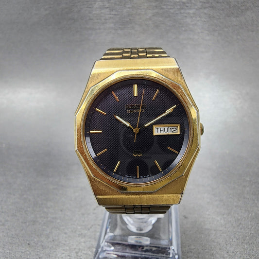 Seiko SQ Watch Men 33mm Blue Dial Gold Tone Daydate Round 5Y23-6A39 New Batery