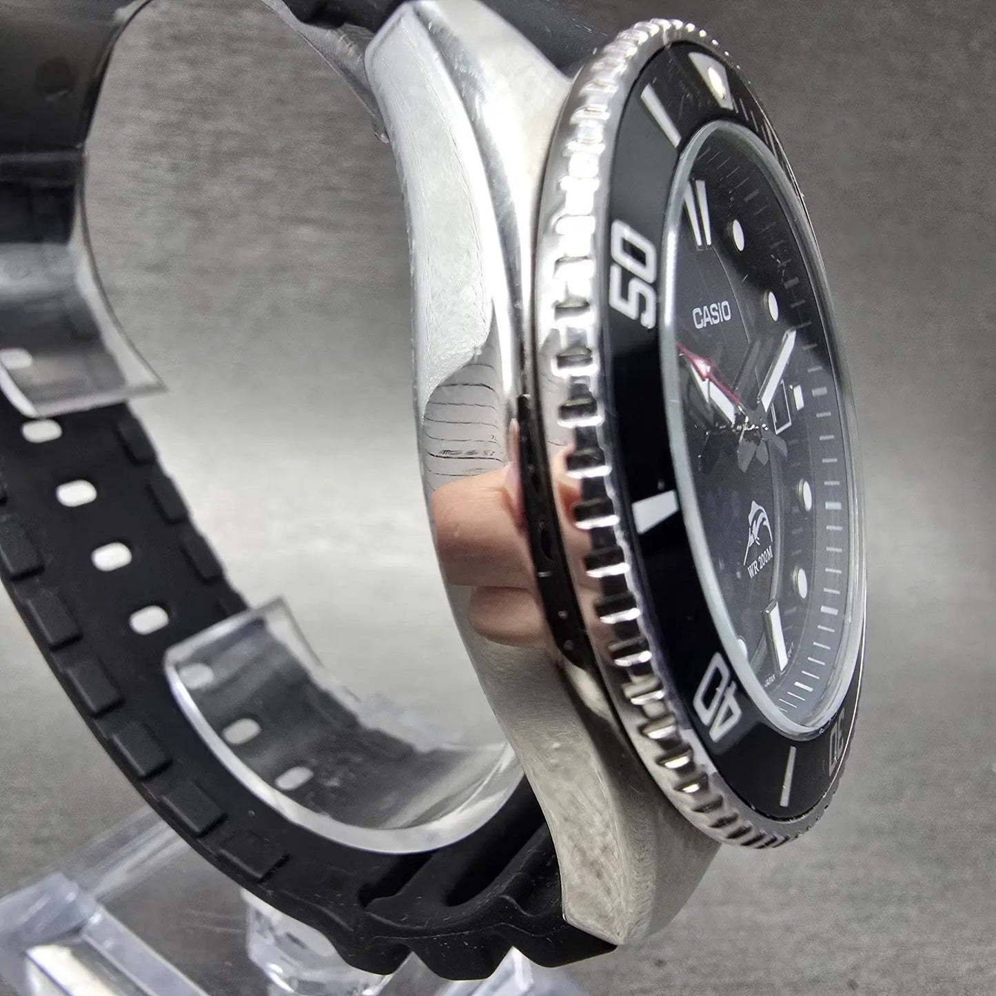 Casio Duro Dive Watch Men 44mm Black Dial Silver Tone Date Round MDV-106 NewBatL3