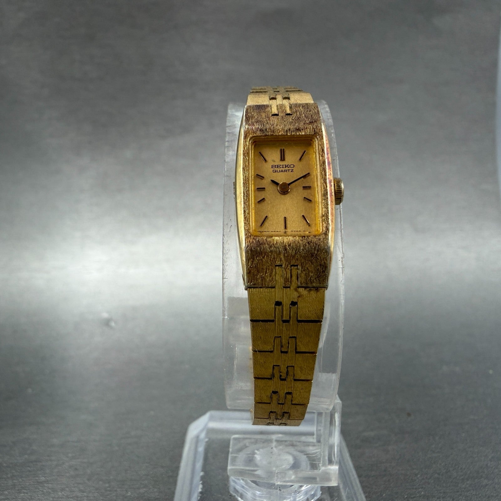 Seiko Tank Watch Women 12mm Champagne Dial Gold Tone 2E20-5559 New Battery VTG 26