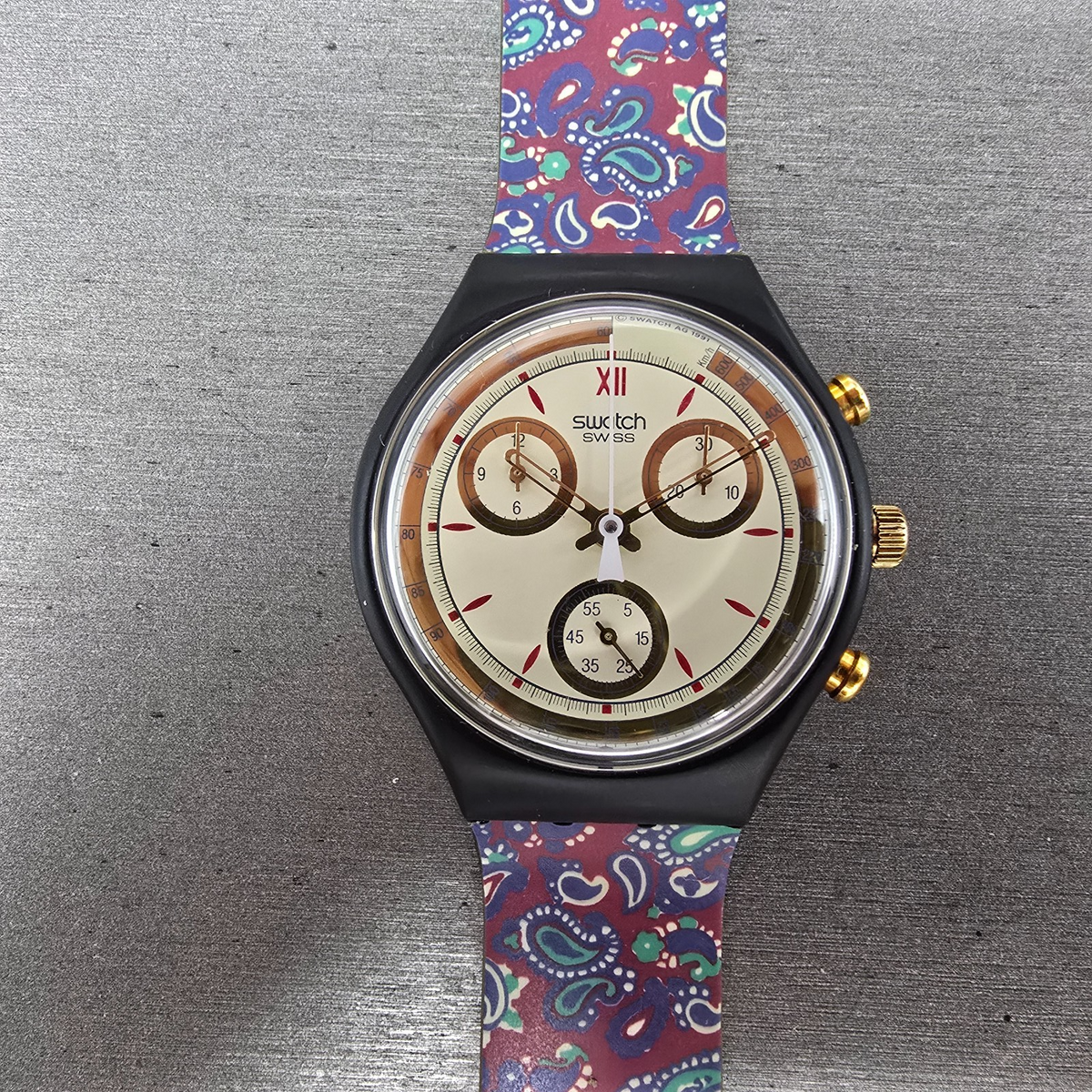Swatch Chrono Award Watch Men 37mm Cream Dial Black Date SCB108 New Batt NOS0