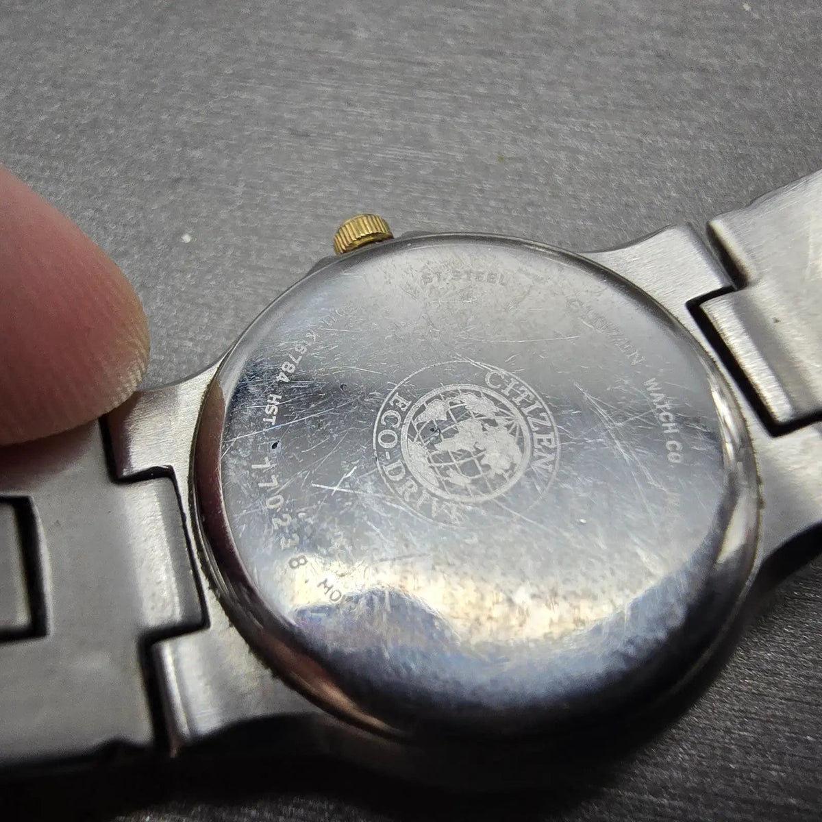 Citizen Eco-Drive Watch Women 25mm Cream Dial Two Tone Date E011-K16784 Runs JP9