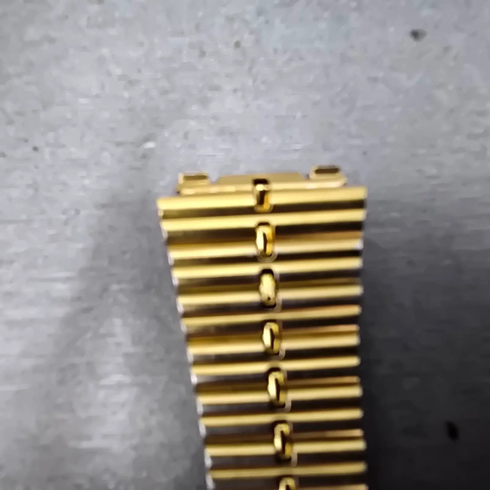 Seiko Bracelet 18mm Stainless Steel Gold Tone Vintage Japan Z1332L Broken Clasp1