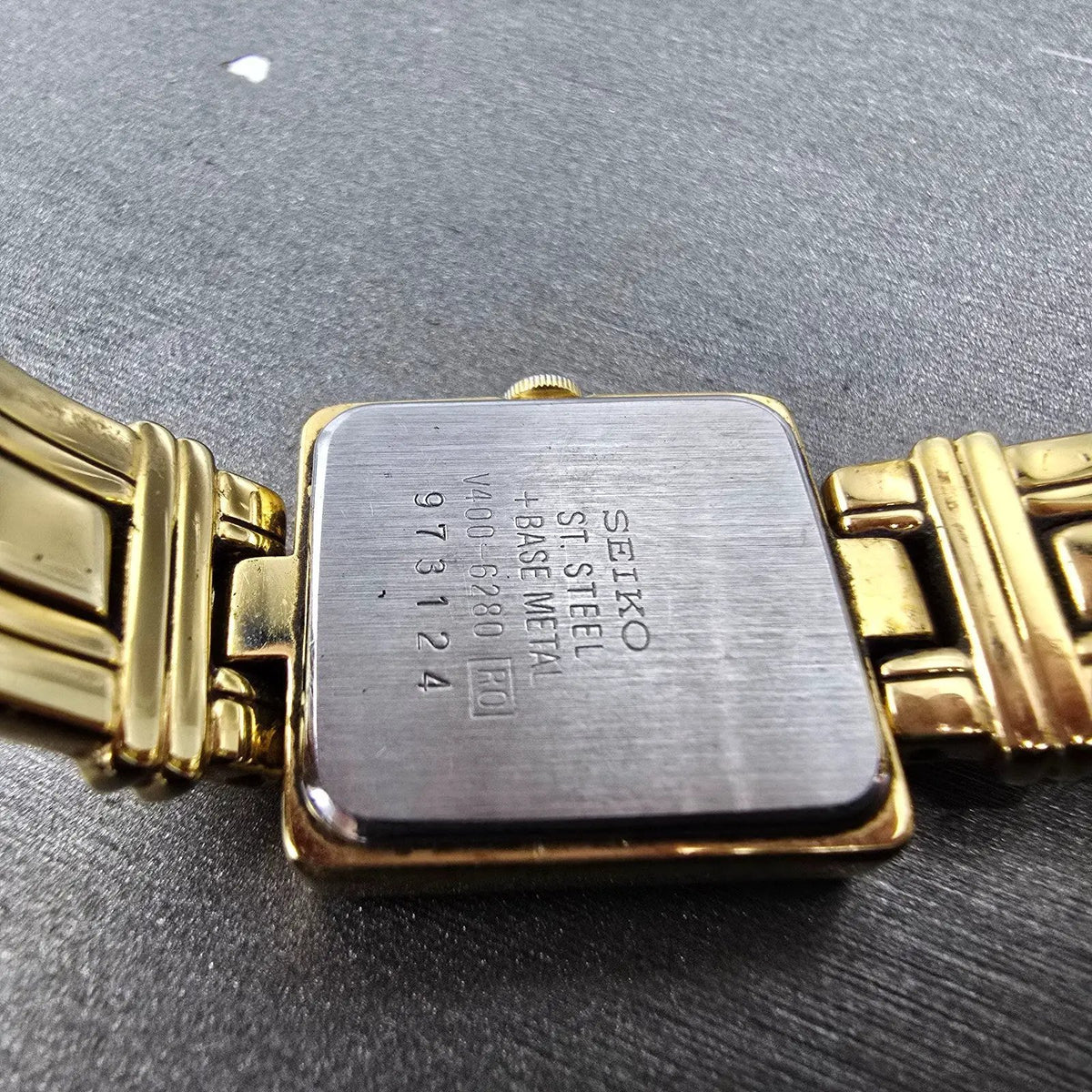 Seiko Watch Women 20mm Champagne dial Gold Square V400-6280 Bangle New Battery9
