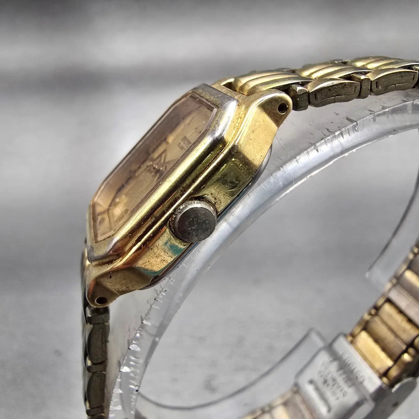 Seiko Watch Women 17mm Gold Dial Gold Tone Rectangle V401-5250 New Battery VTG2