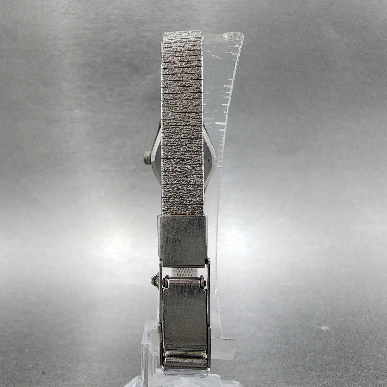 Citizen CQ Watch Women 17mm White Dial Silver Tone Round 3220891244 New Batt7