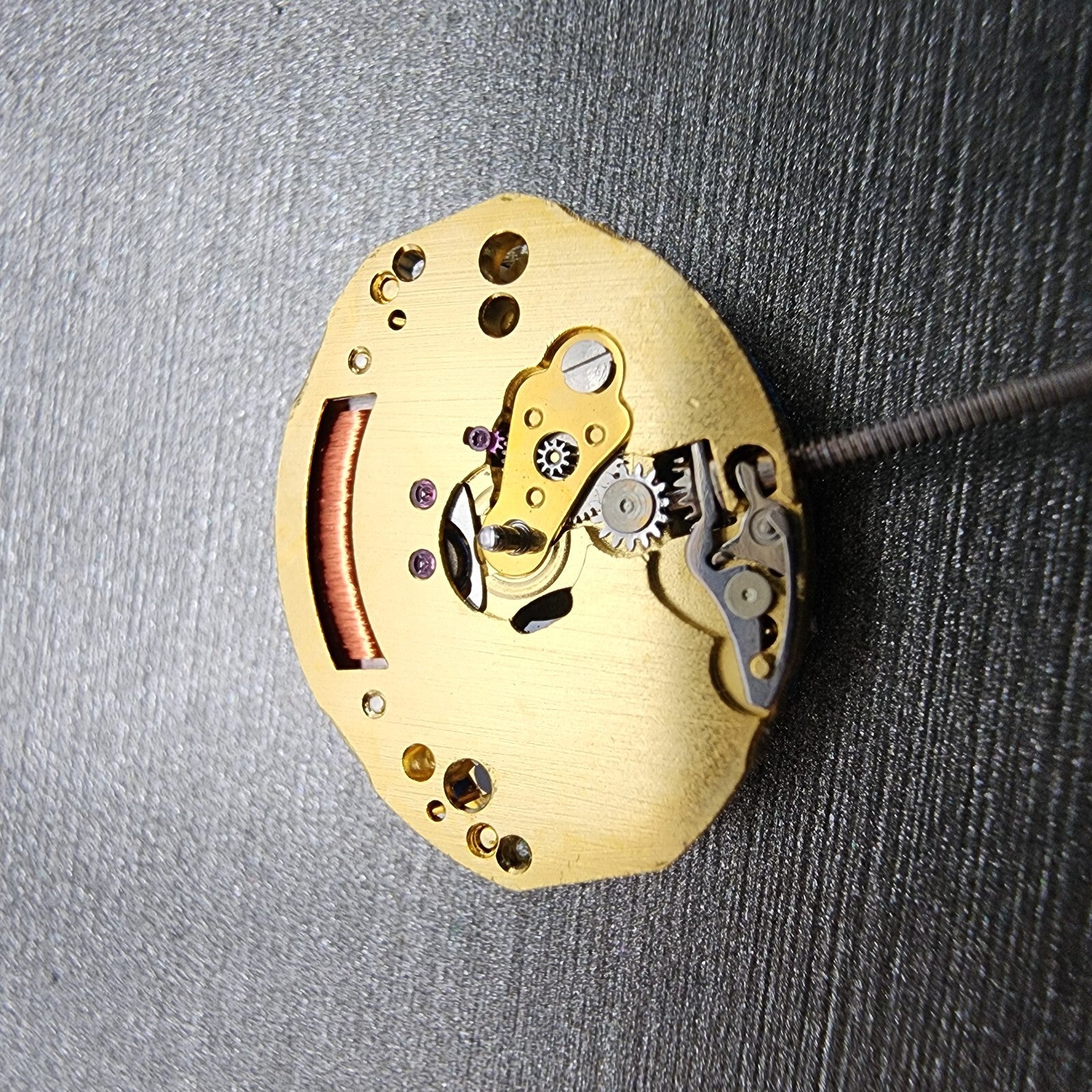 ETA 978.002 Gucci Movement 2 Hand 6 Jewels Swiss Made W/ Battery Clamp PARTS5