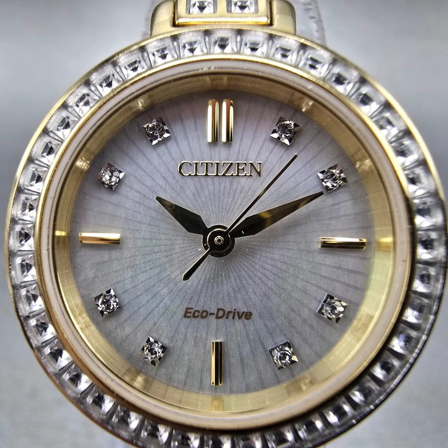 Citizen Eco-Drive Watch Women 25mm MOP Dial Gold Tone Round E031-S122694 Runs HM1