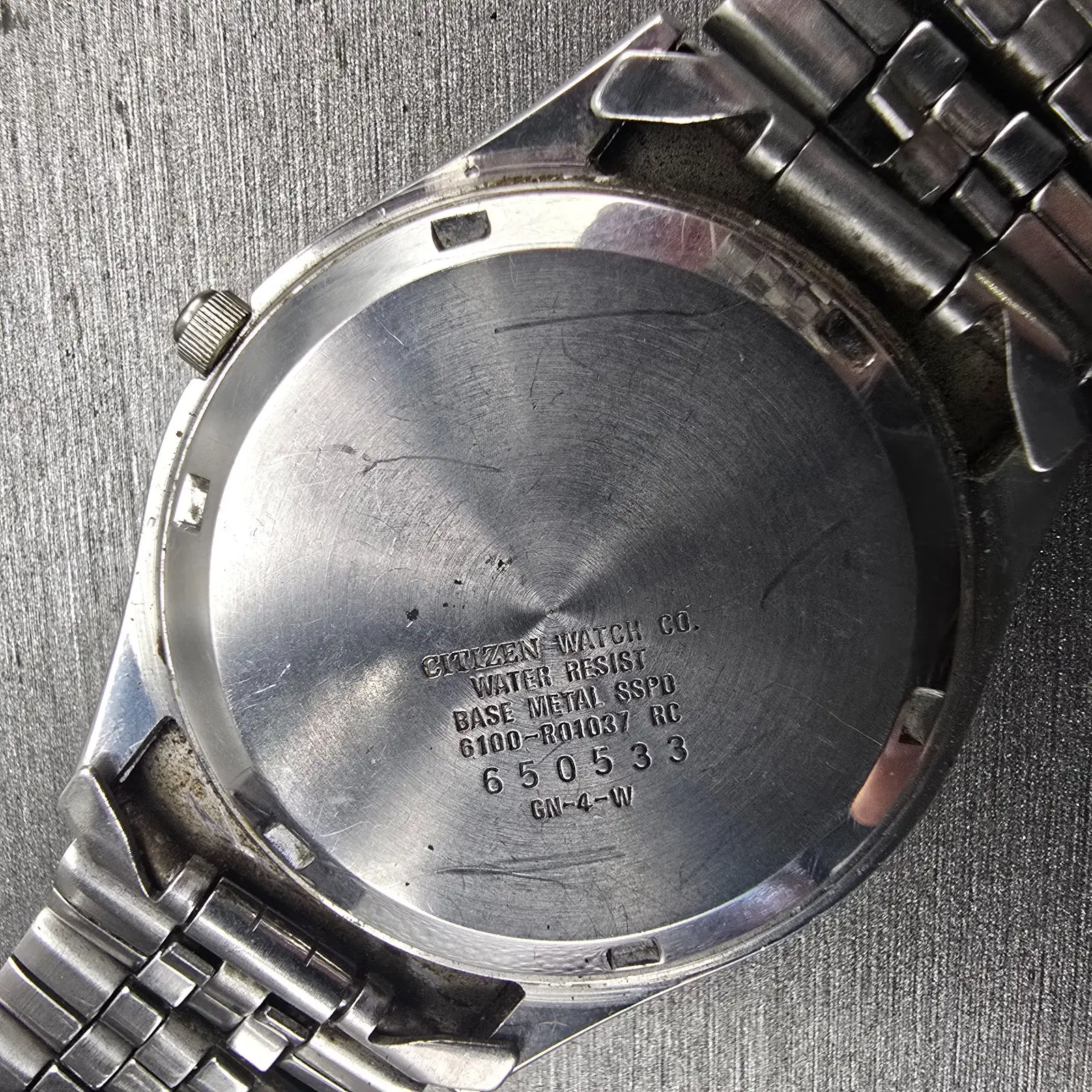 Citizen CQ Watch Men 35mm Gray Dial Silver Tone Daydate 6100-R01037 New Battery10