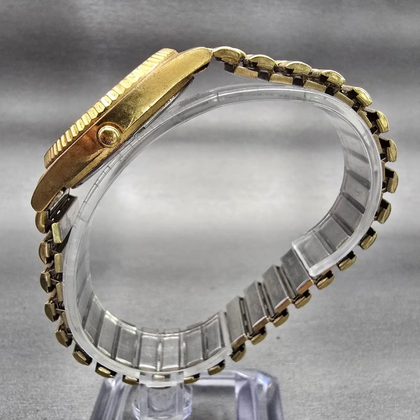 Seiko Pulsar Watch Men 35mm Champagne Dial Gold Tone Daydate V744-X004 New Batt6